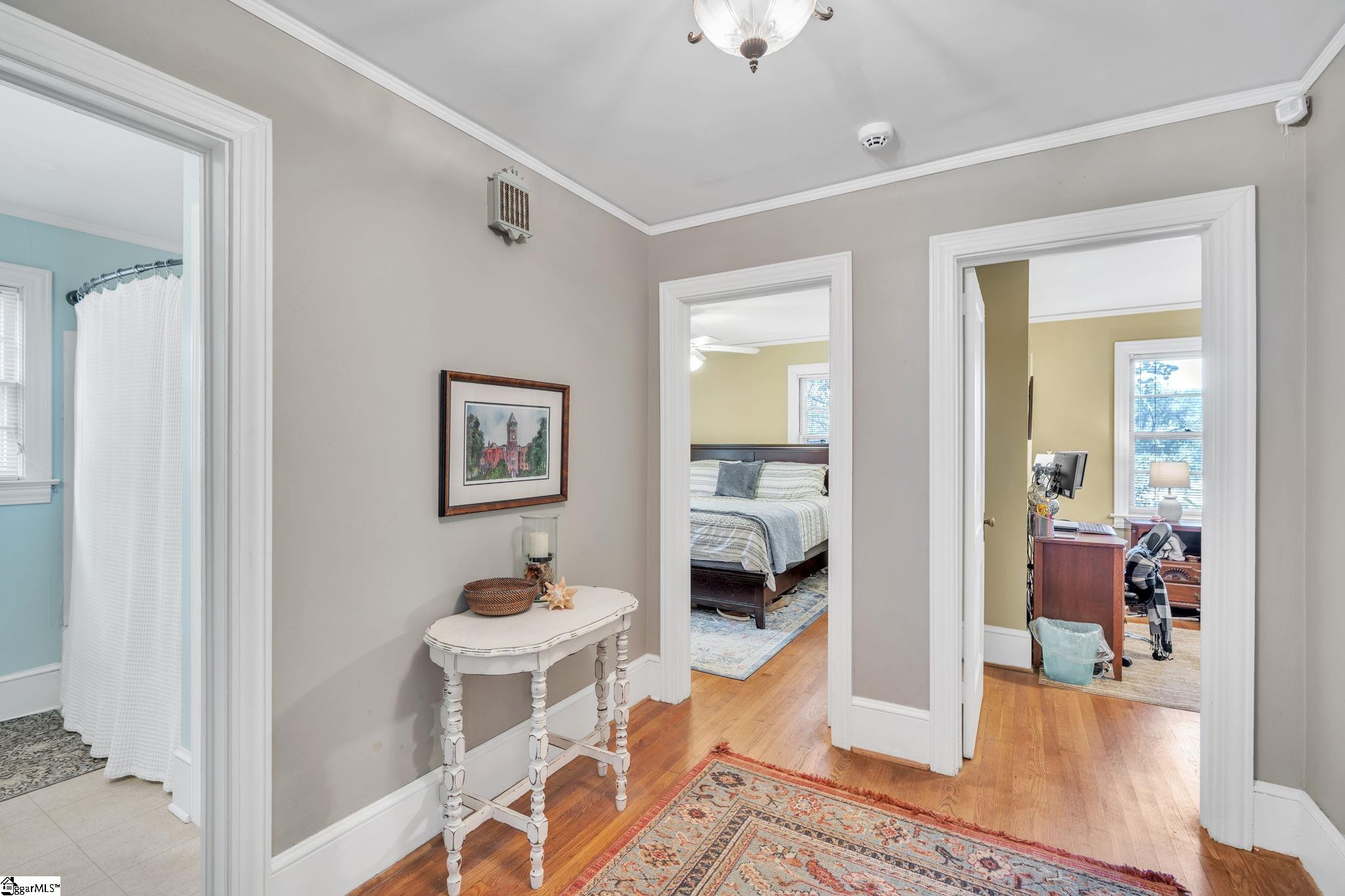 8 N Avondale Drive