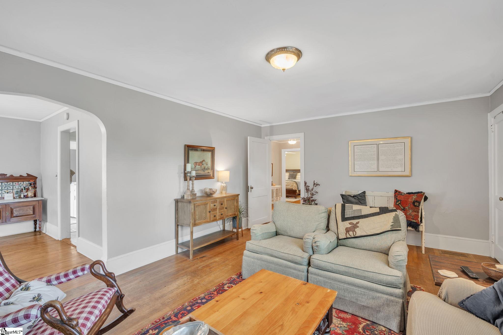 8 N Avondale Drive