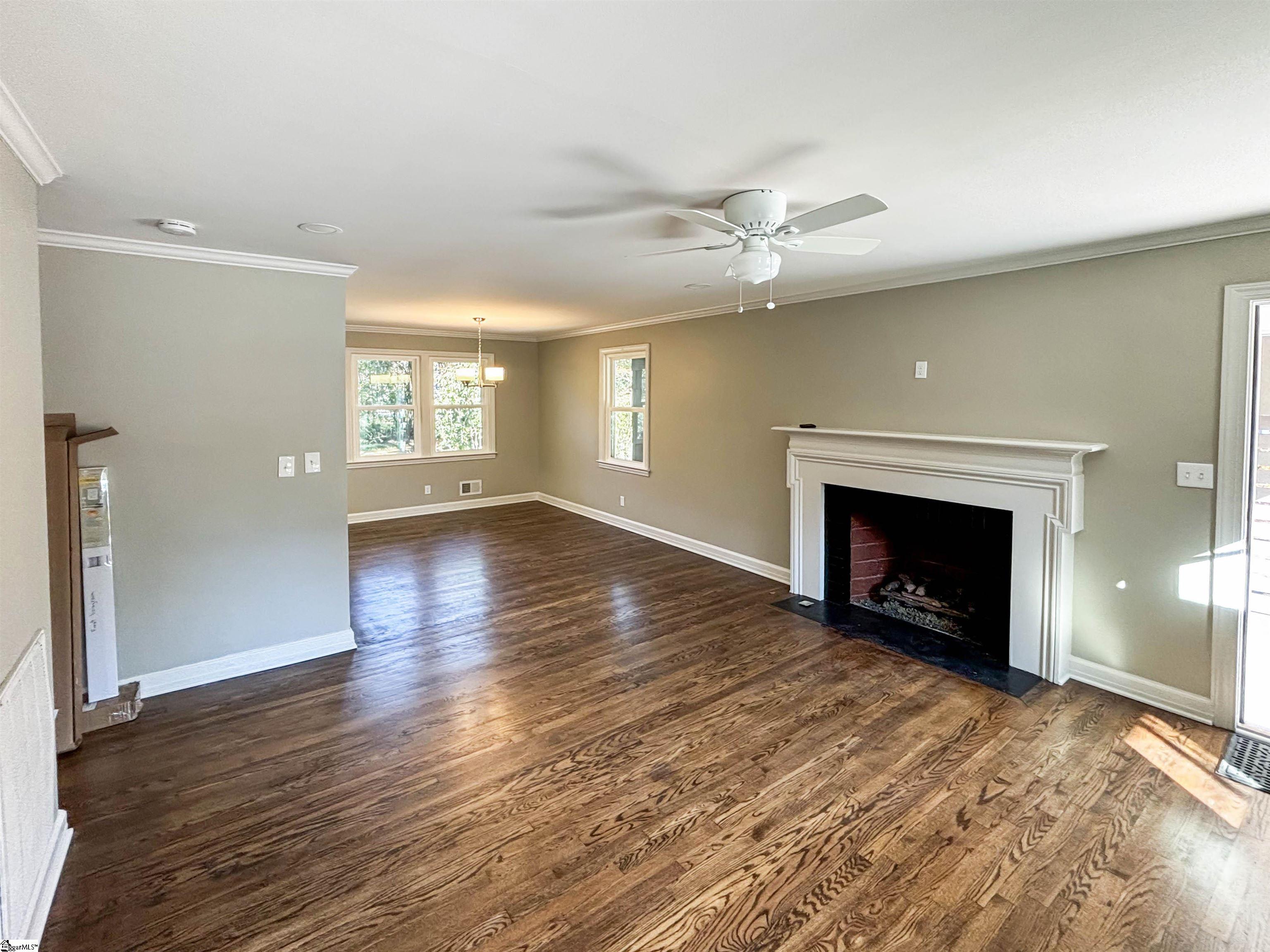 1115 E Lee Road Taylors, SC 29687