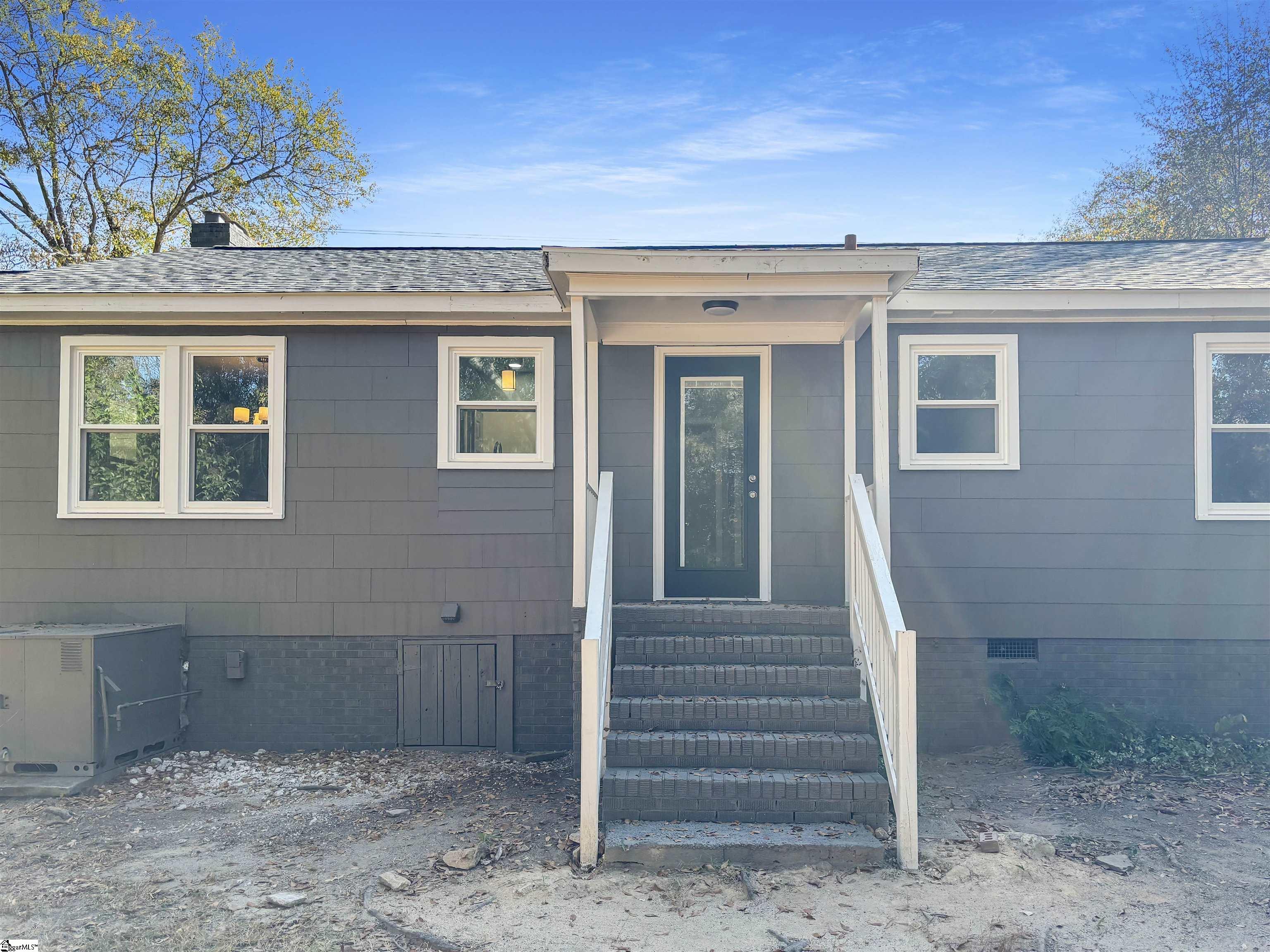 1115 E Lee Road Taylors, SC 29687