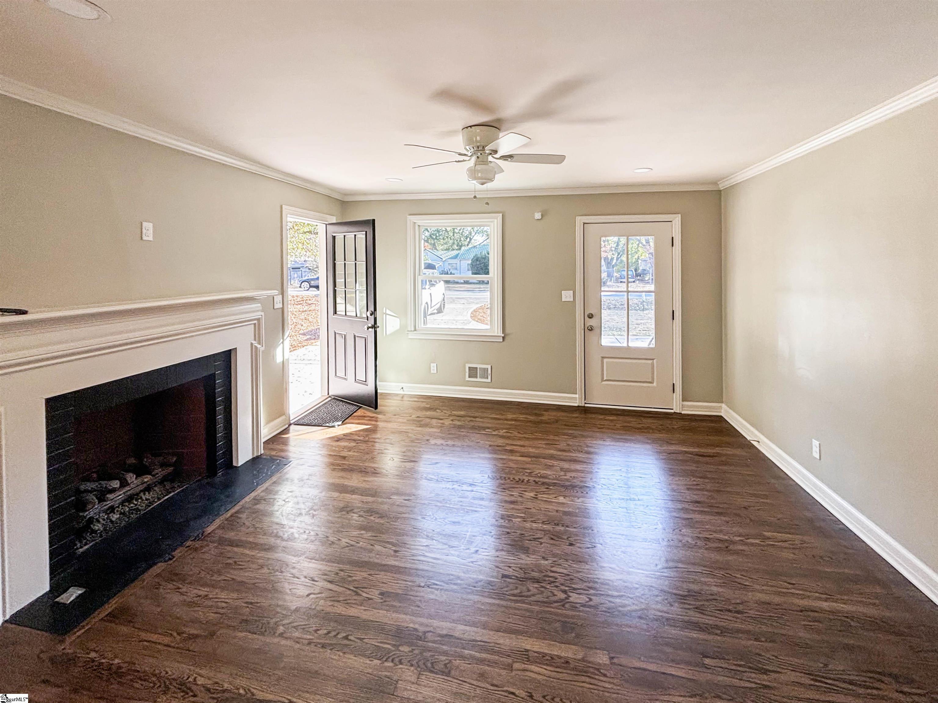 1115 E Lee Road Taylors, SC 29687