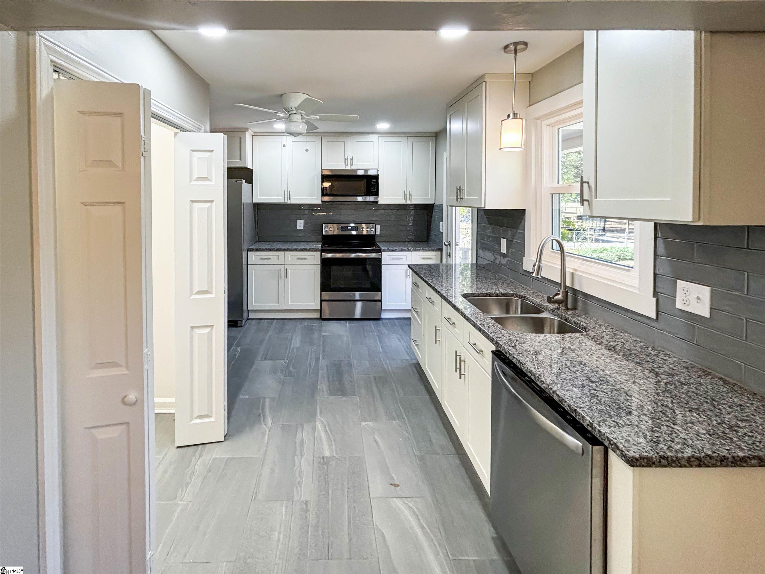 1115 E Lee Road Taylors, SC 29687