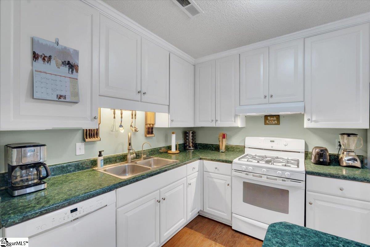11 Dottie Court