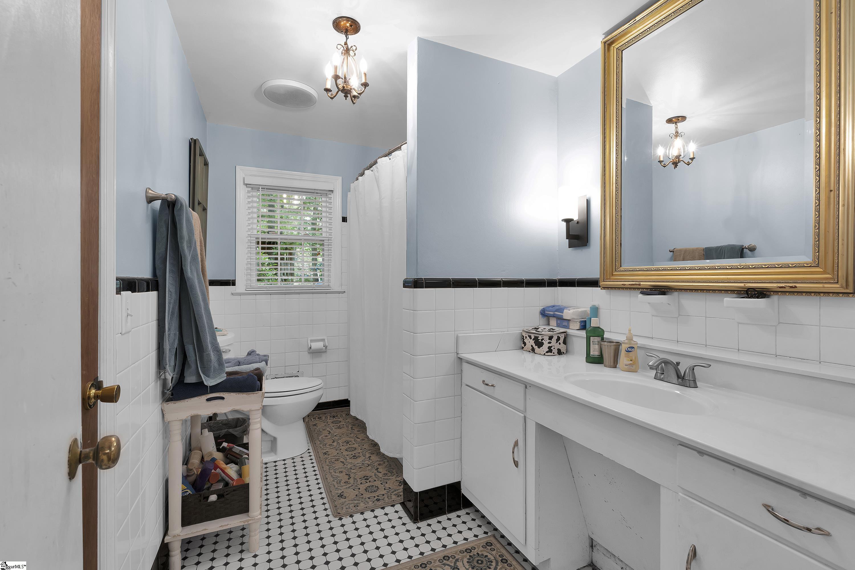 1304 NE Main Street Simpsonville, SC 29681