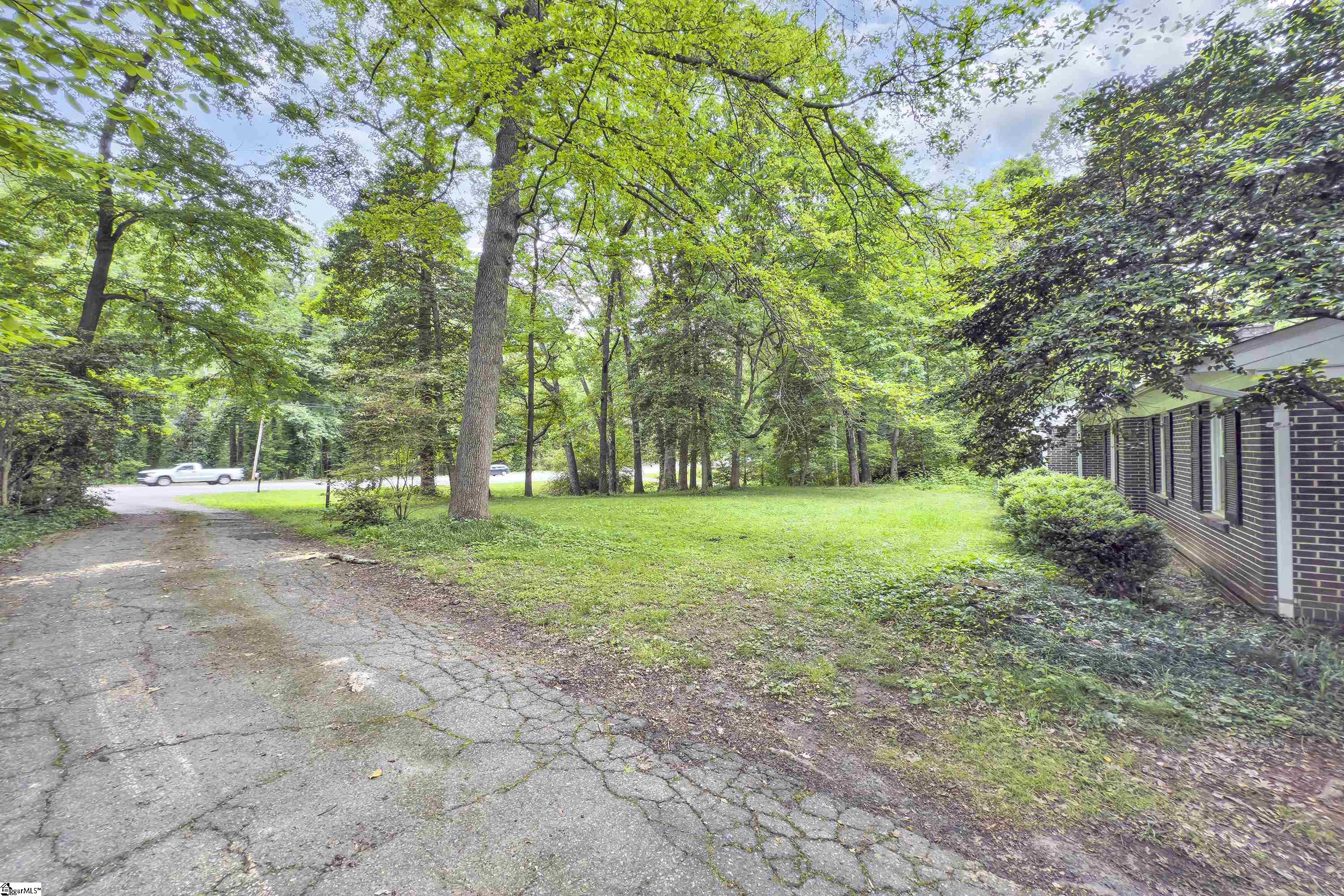 1304 NE Main Street Simpsonville, SC 29681