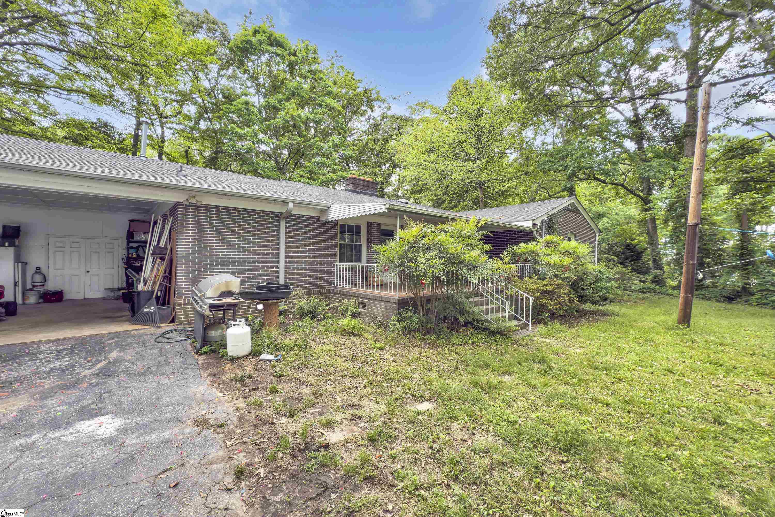 1304 NE Main Street Simpsonville, SC 29681