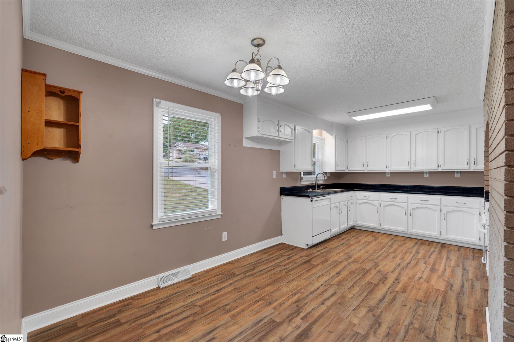 104 Country Glen Lane