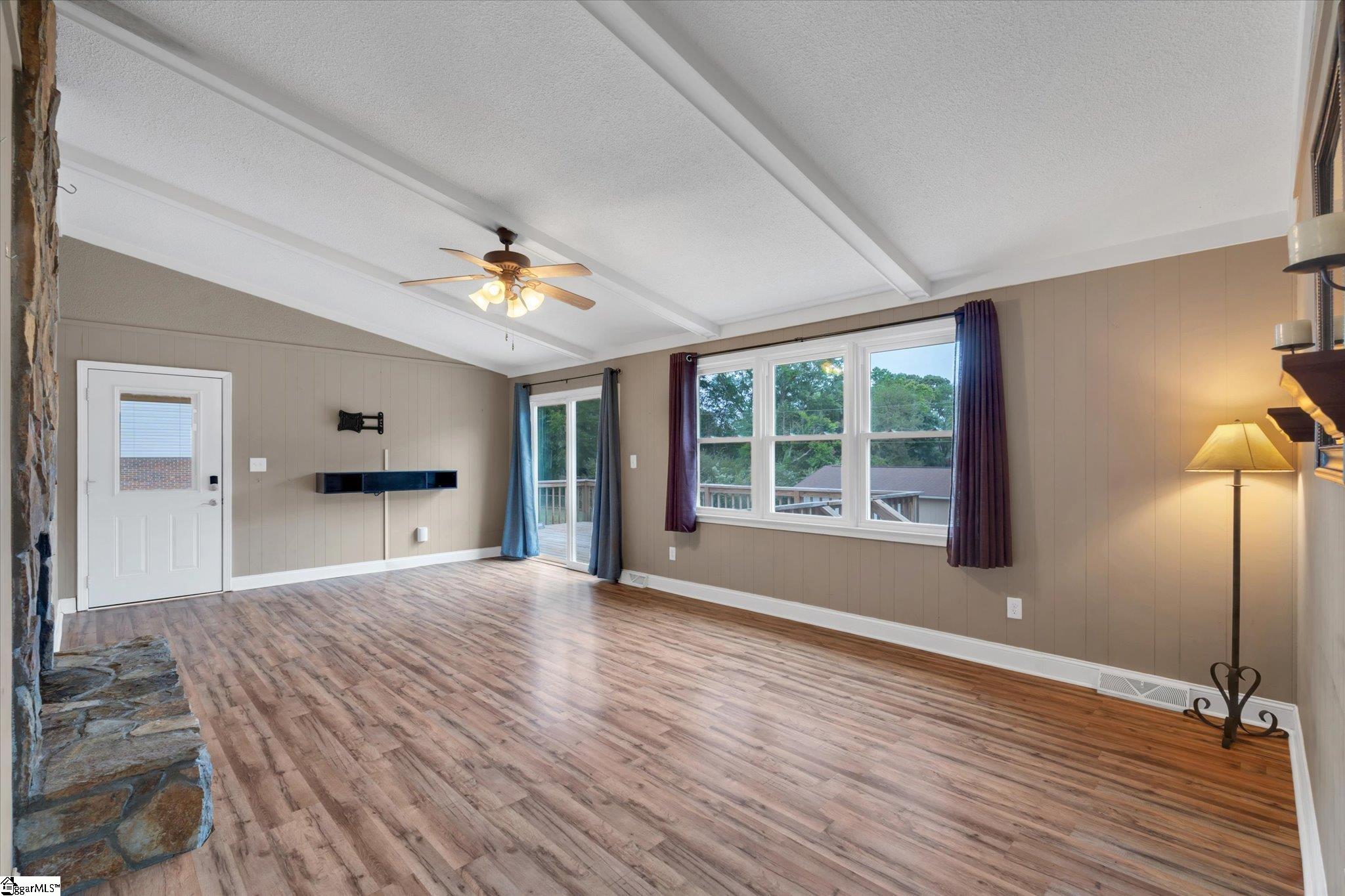 104 Country Glen Lane