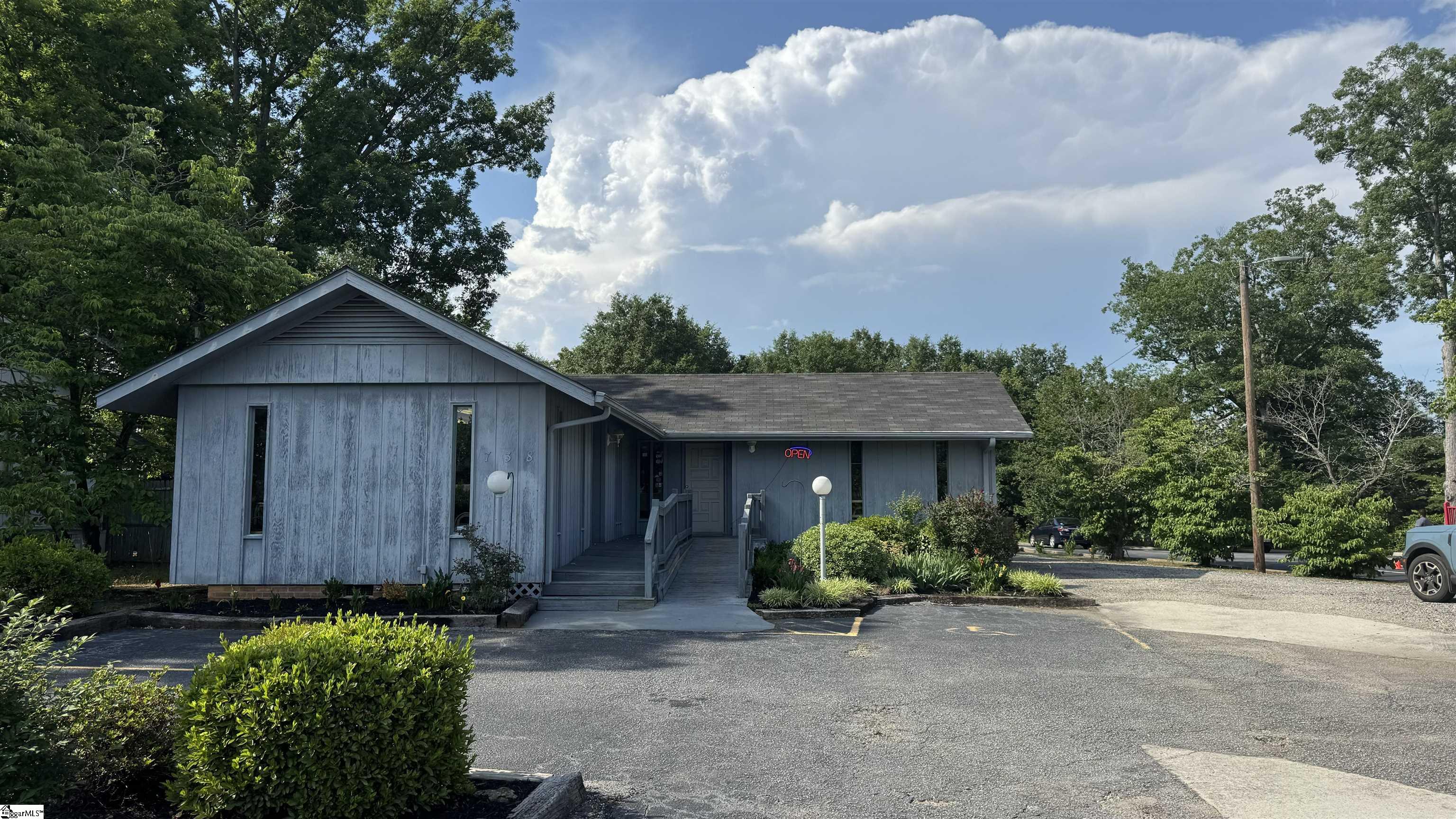 Homes for sale in Greenville, SC | 738 Saluda Lake Rd, Greenville, SC 29611 | MLS# 1527929