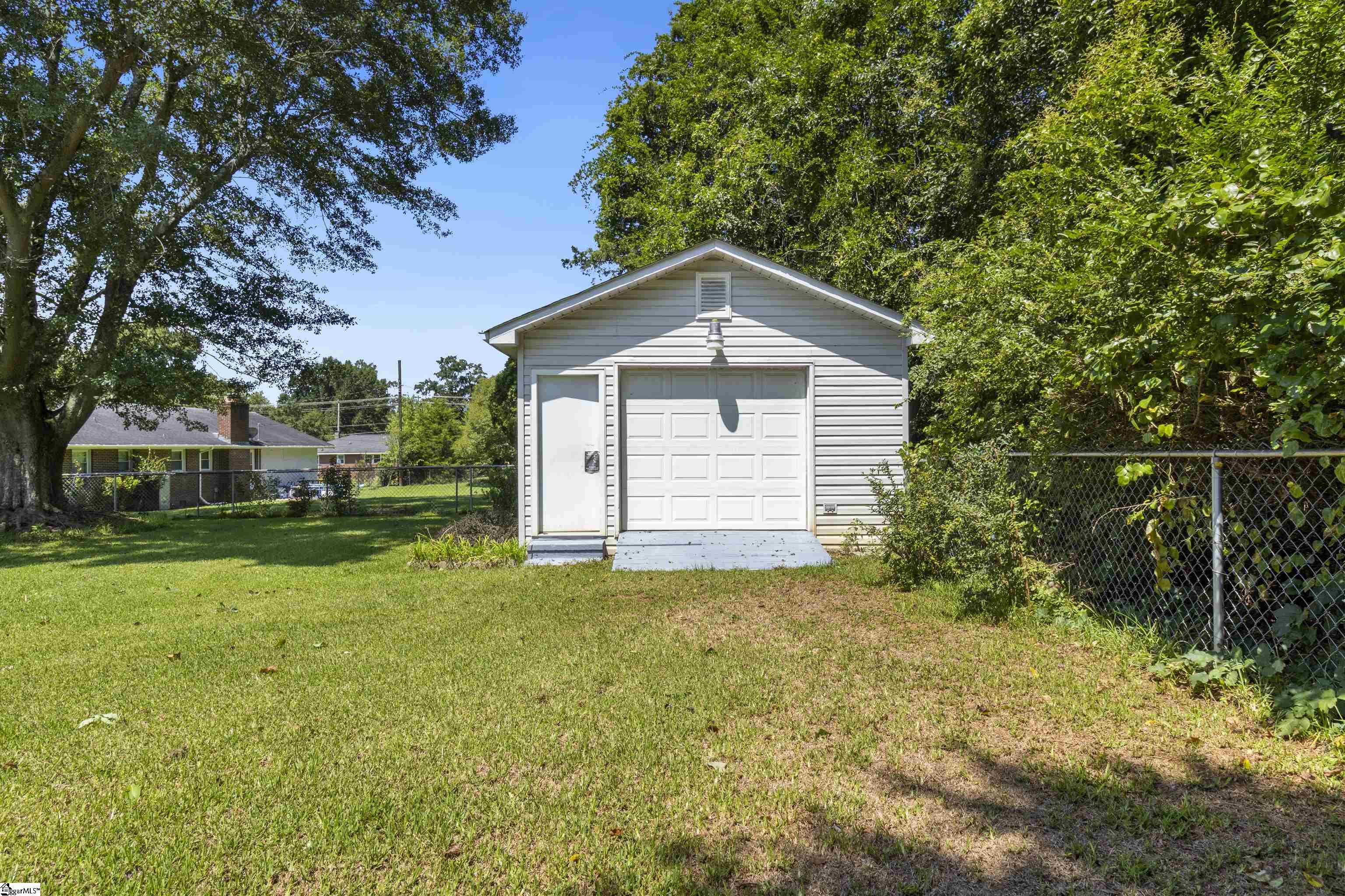 6111 Robin Street Spartanburg, SC 29303