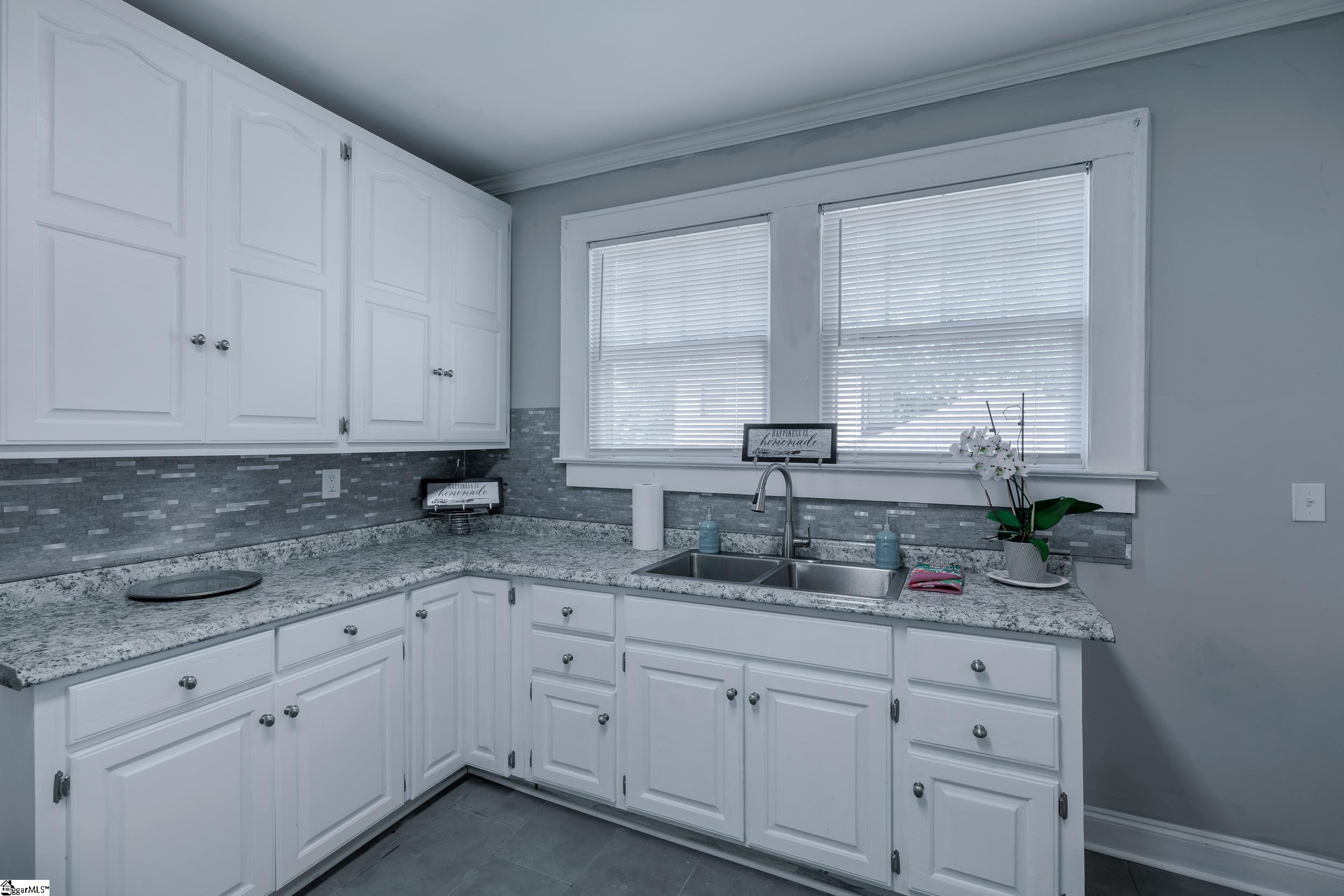 18 Elm Street Greenville, SC 29605