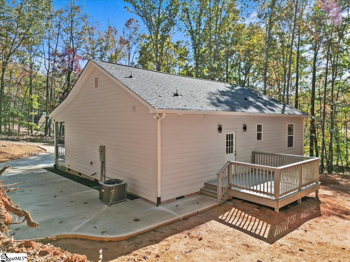 425 Tiger Lane Westminster, SC 29693