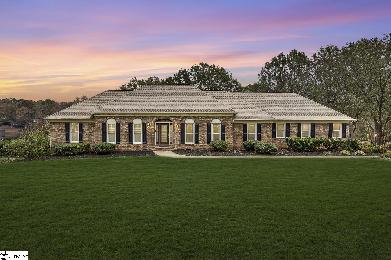206 W Killarney Lake Moore, SC 29369