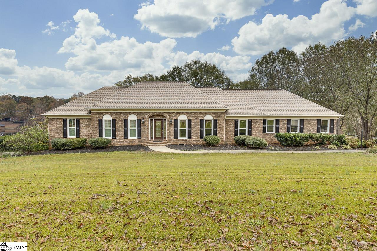 206 W Killarney Lake Moore, SC 29369