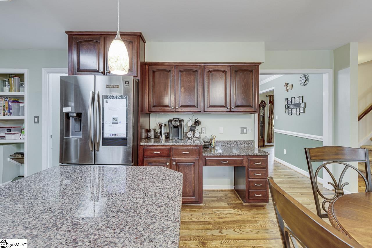206 W Killarney Lake Moore, SC 29369