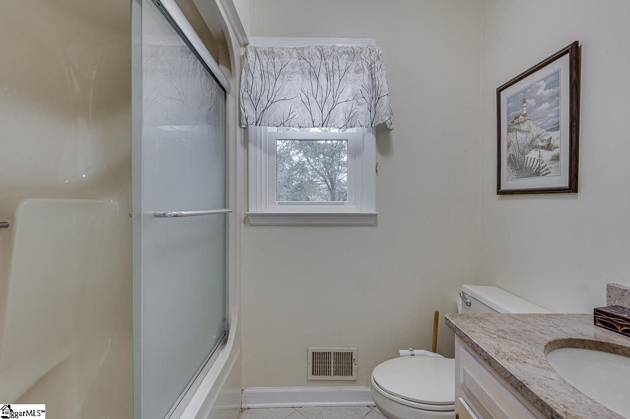 206 W Killarney Lake Moore, SC 29369