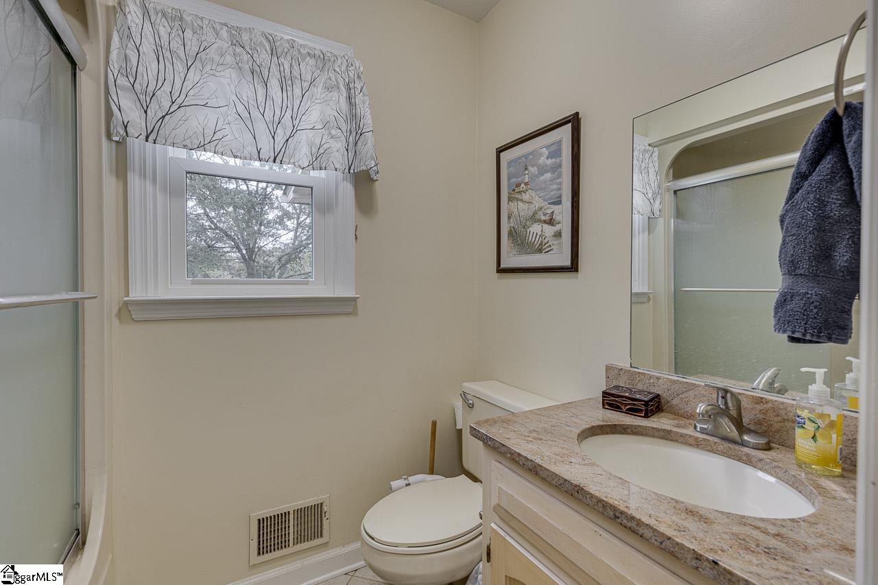 206 W Killarney Lake Moore, SC 29369
