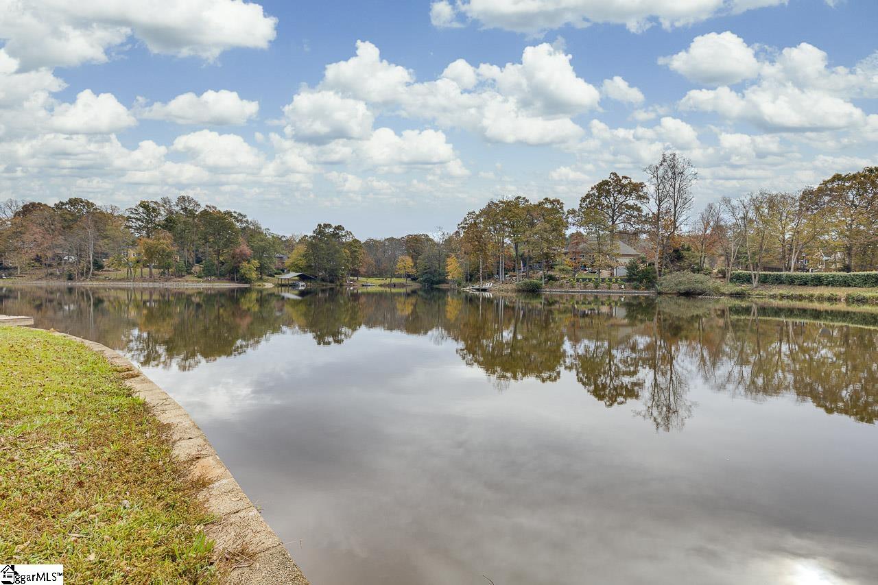 206 W Killarney Lake Moore, SC 29369