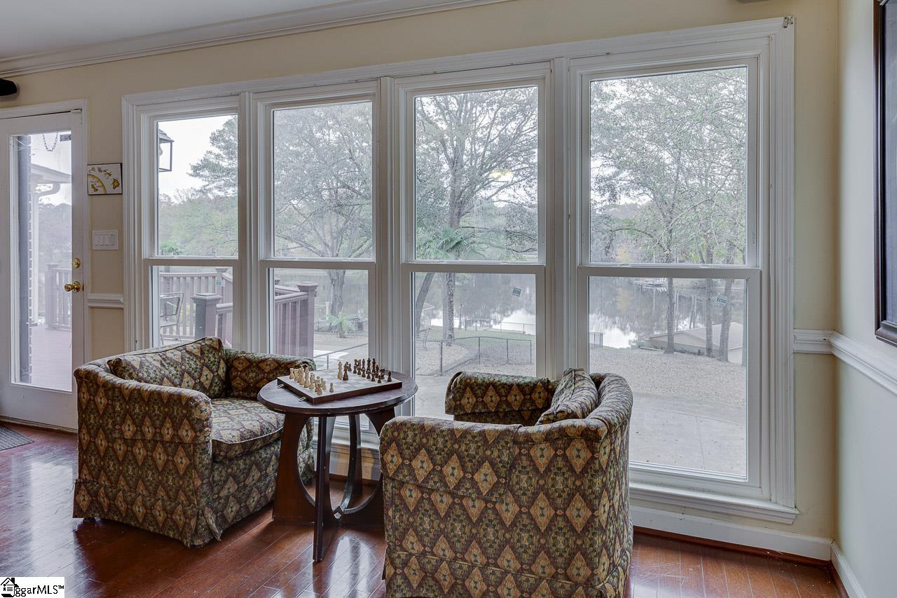 206 W Killarney Lake Moore, SC 29369
