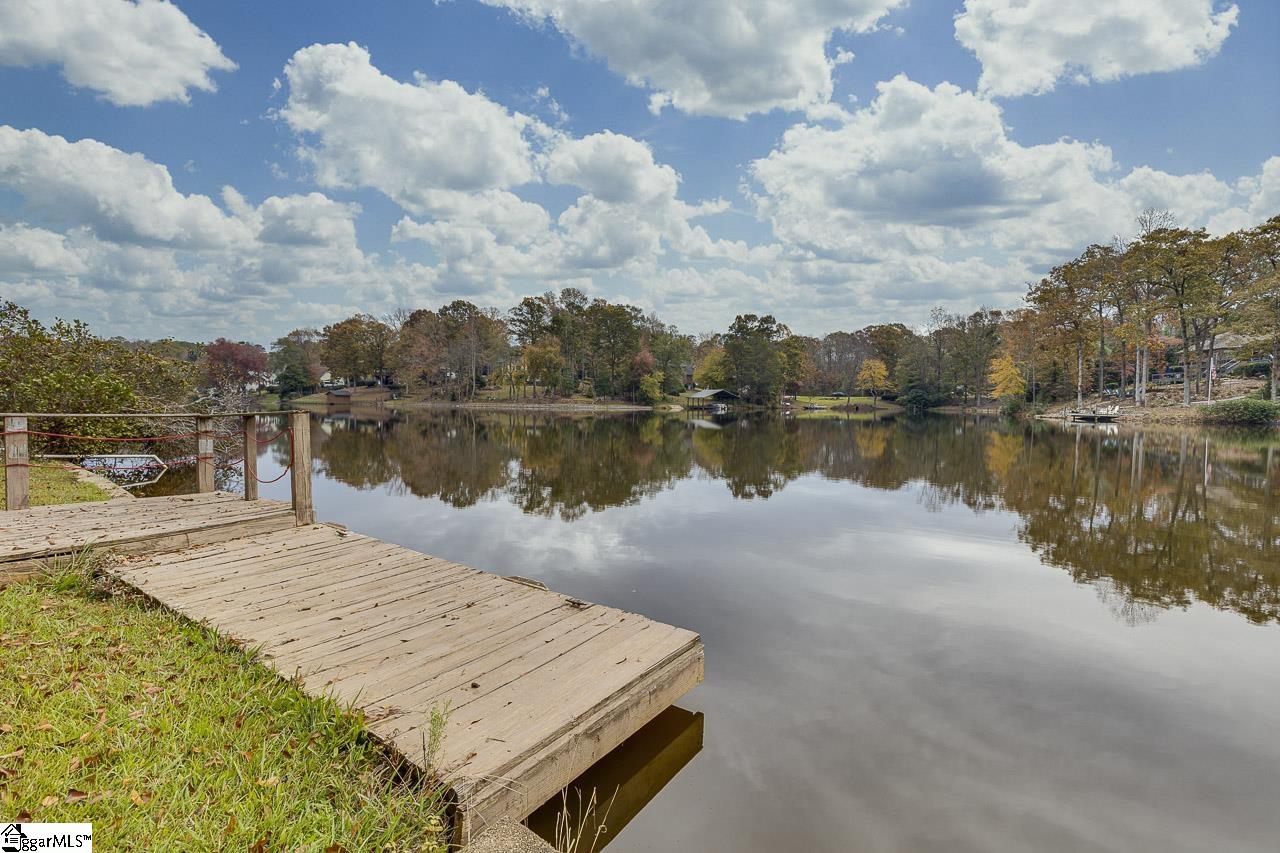 206 W Killarney Lake Moore, SC 29369