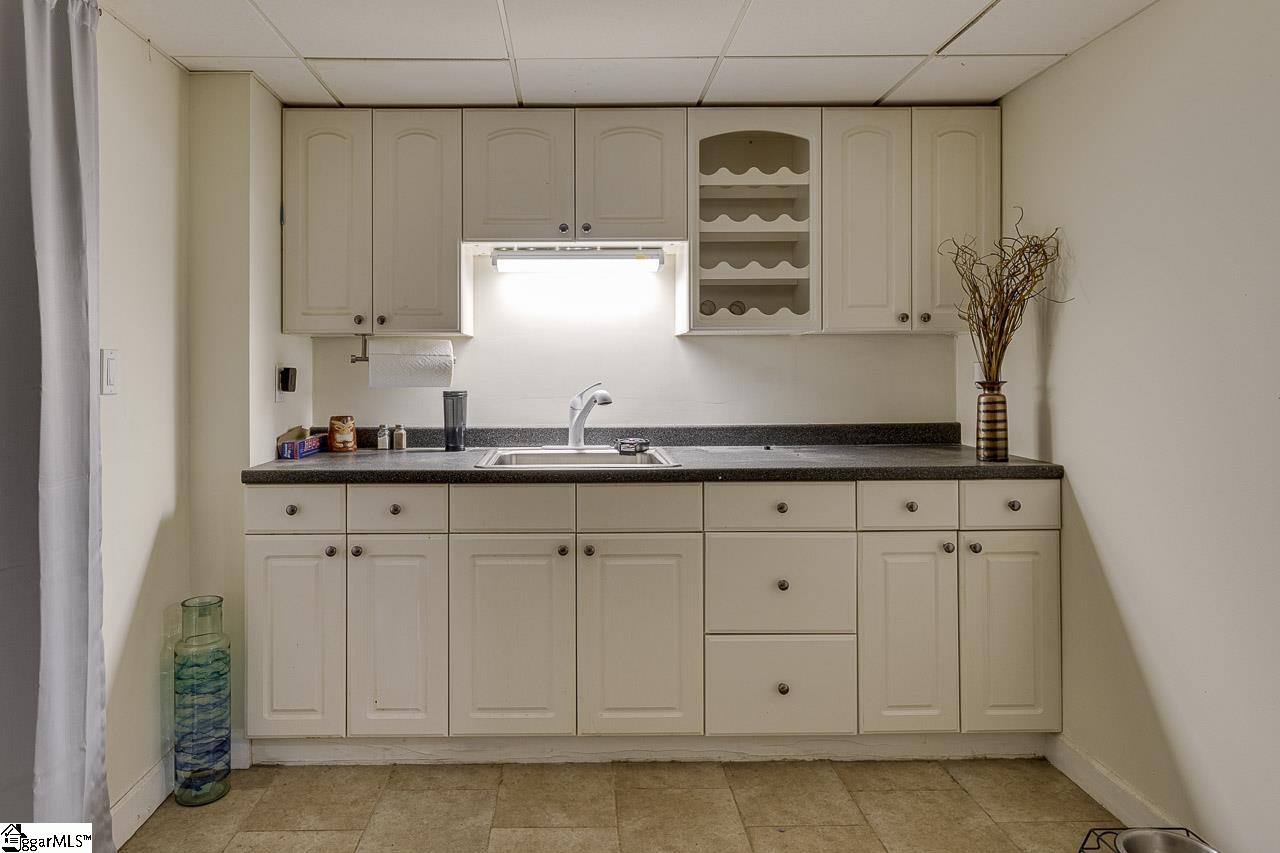 206 W Killarney Lake Moore, SC 29369