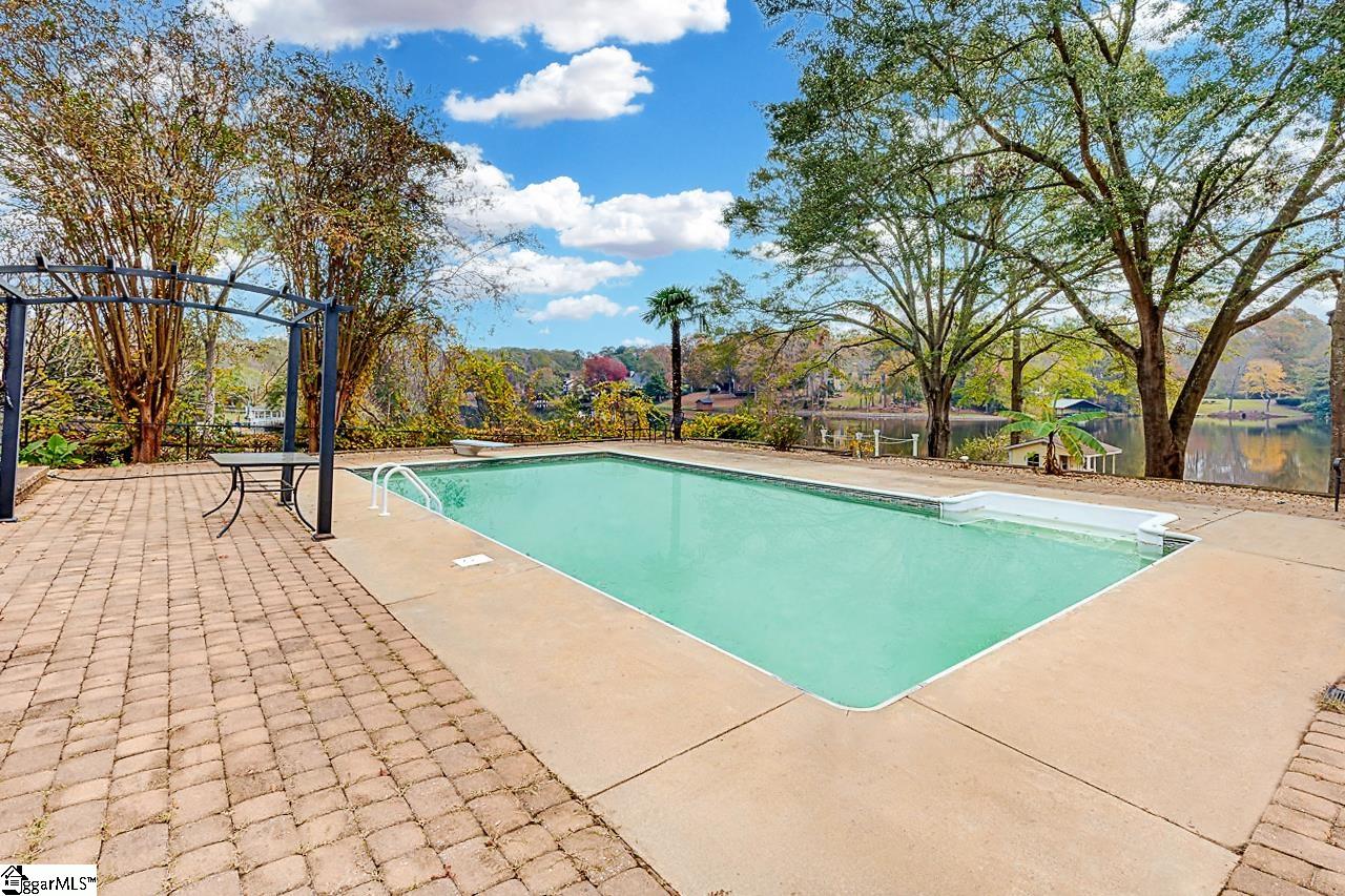 206 W Killarney Lake Moore, SC 29369