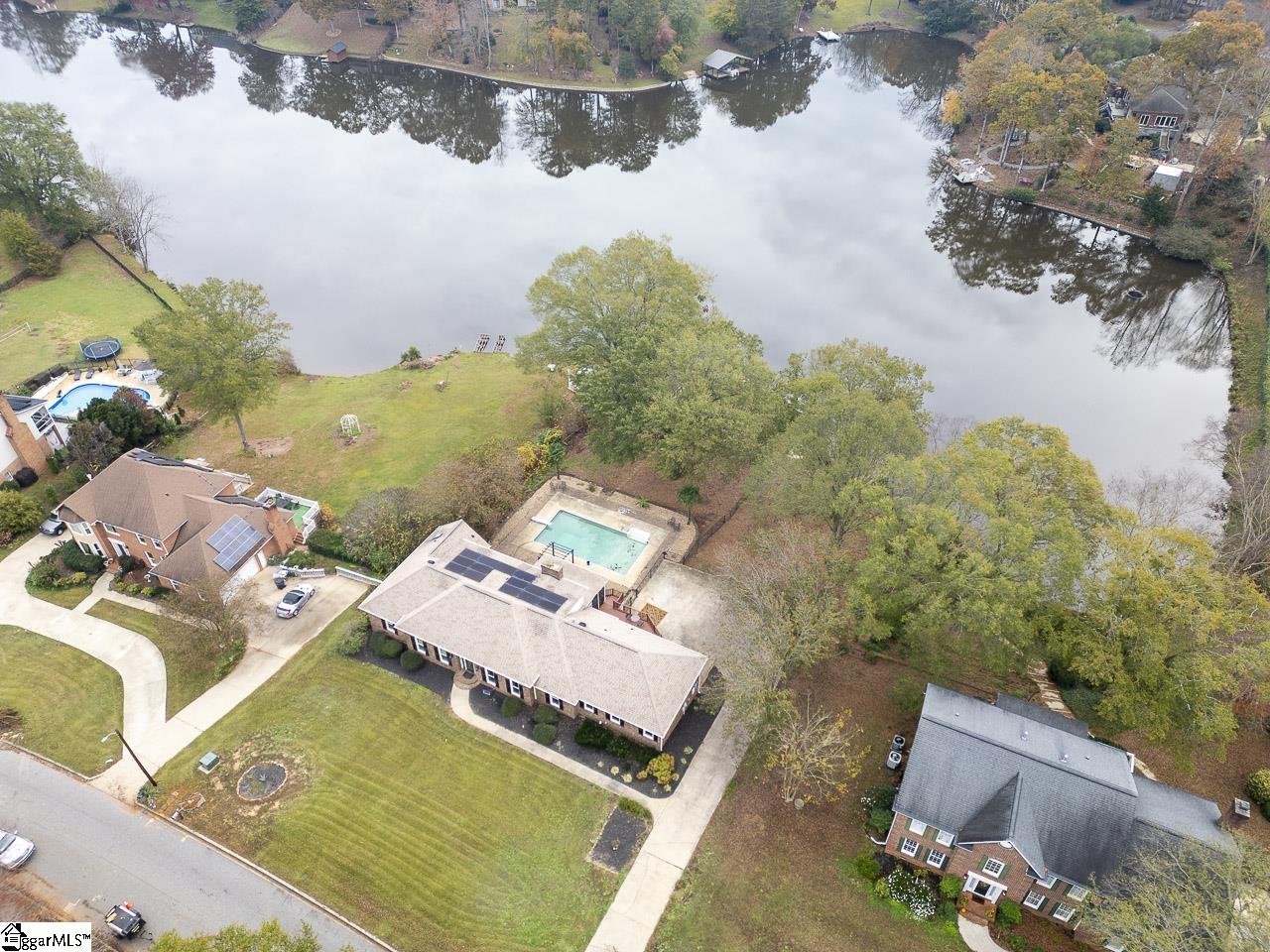 206 W Killarney Lake Moore, SC 29369