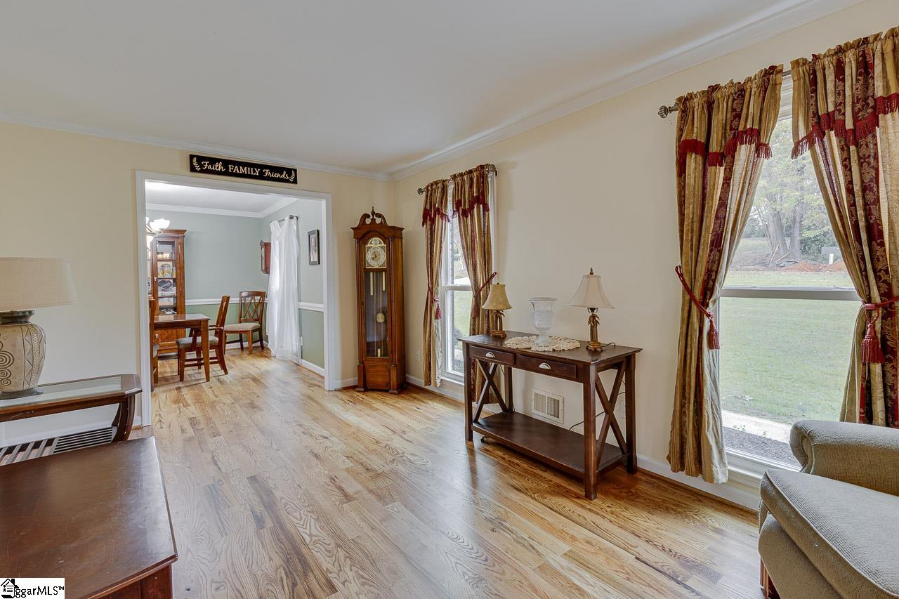 206 W Killarney Lake Moore, SC 29369