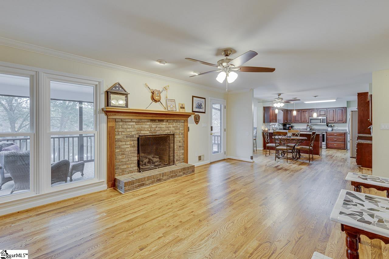 206 W Killarney Lake Moore, SC 29369