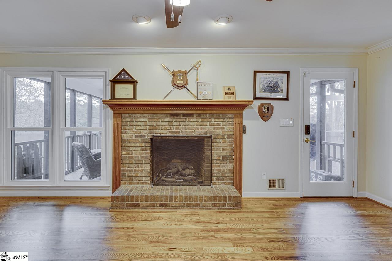206 W Killarney Lake Moore, SC 29369
