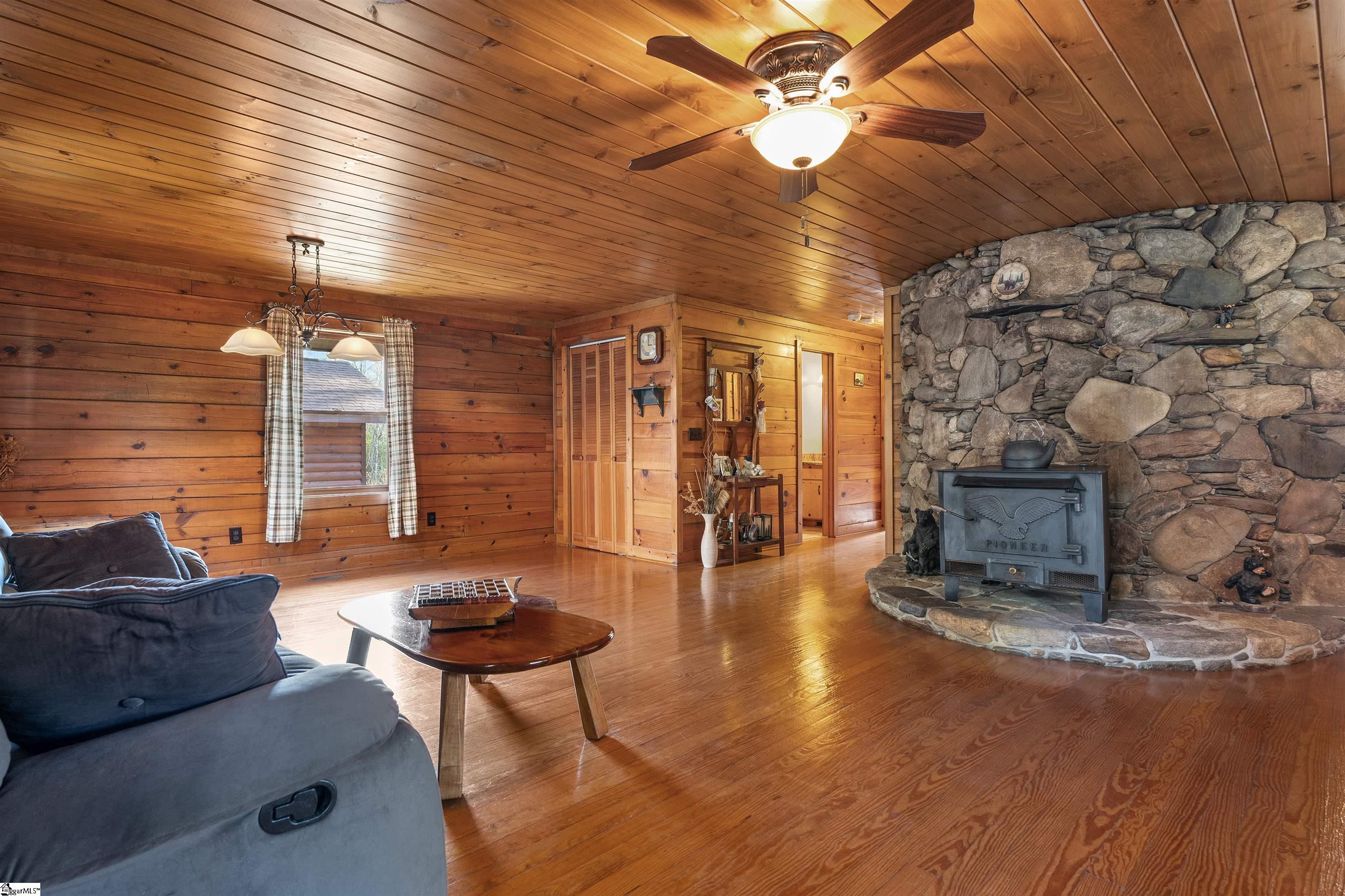 106 Hiawatha Trail Pickens, SC 29671