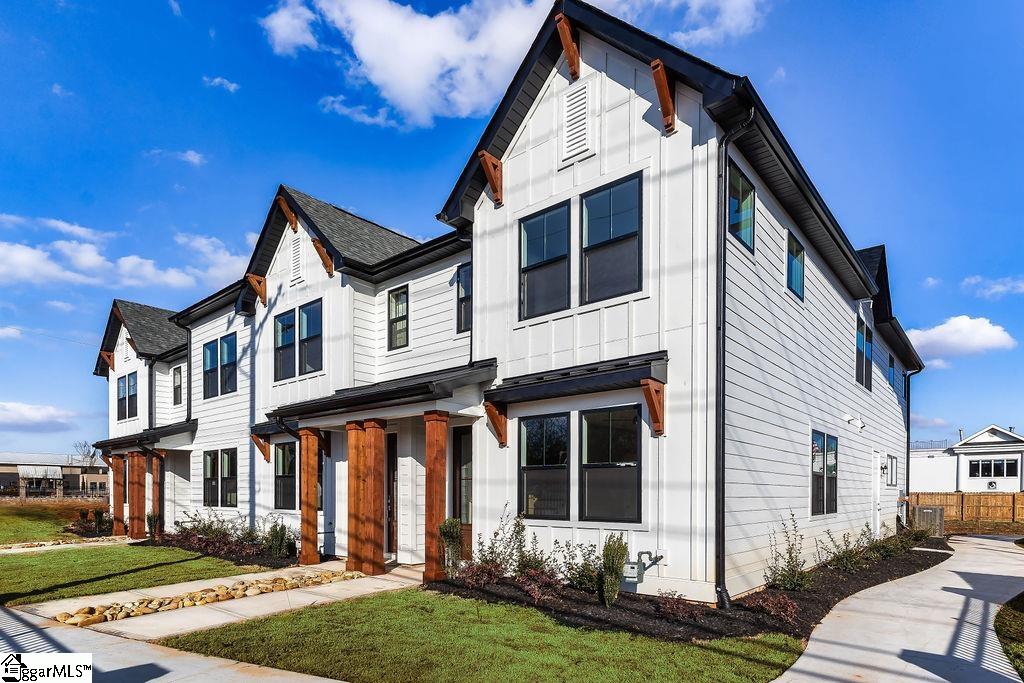 1196 North Pleasantburg Drive Greenville, SC 28607