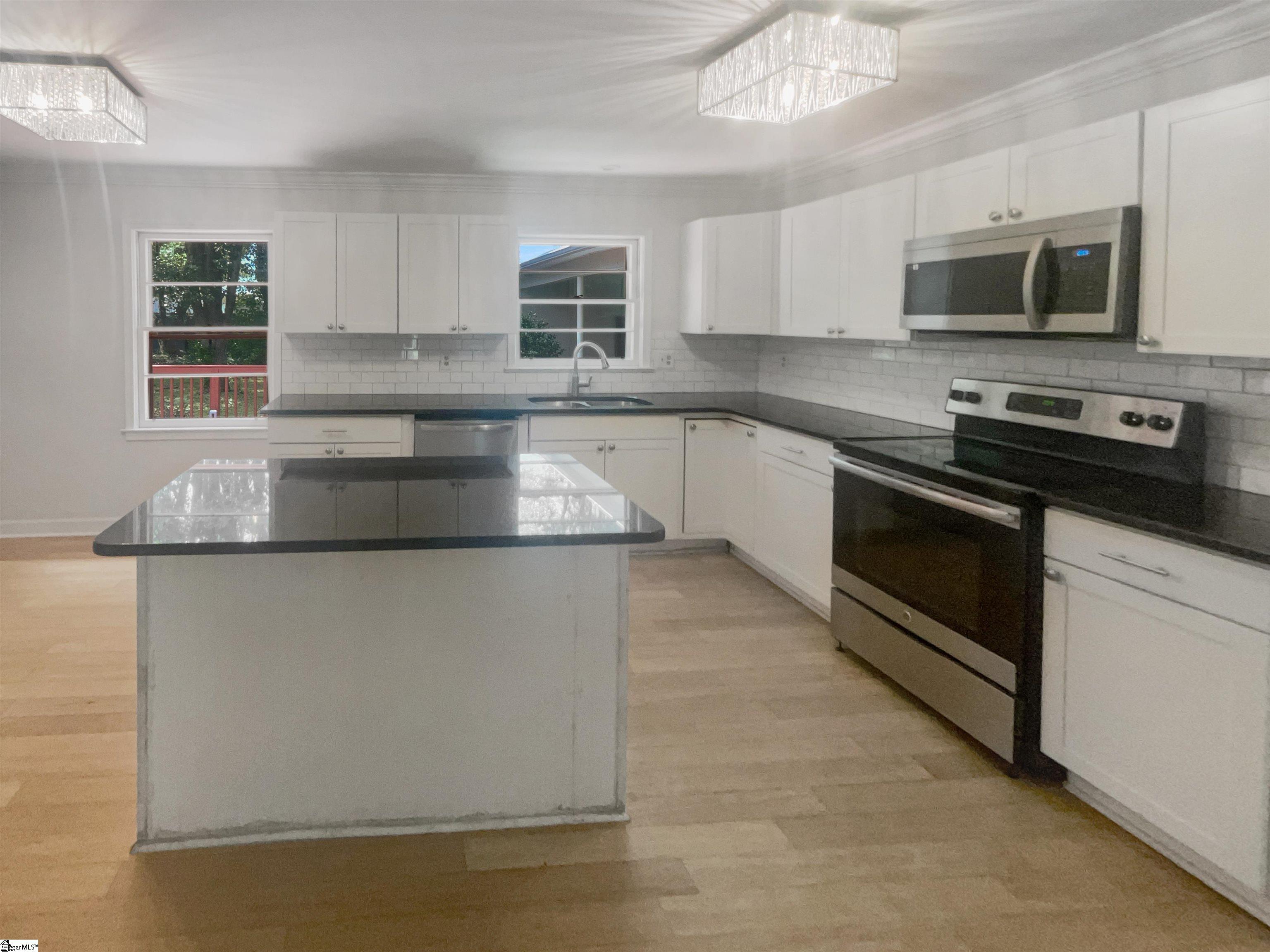 8 Howell Circle Greenville, SC 29615
