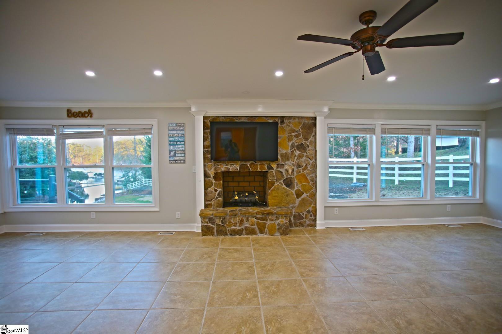 322 Hillandale Road Seneca, SC 29672