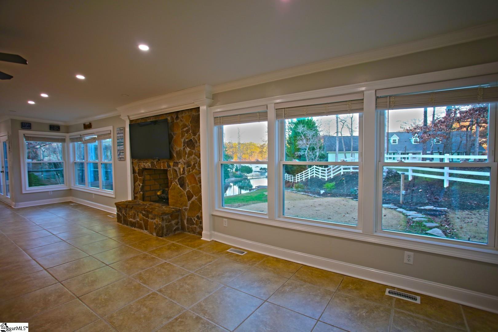 322 Hillandale Road Seneca, SC 29672