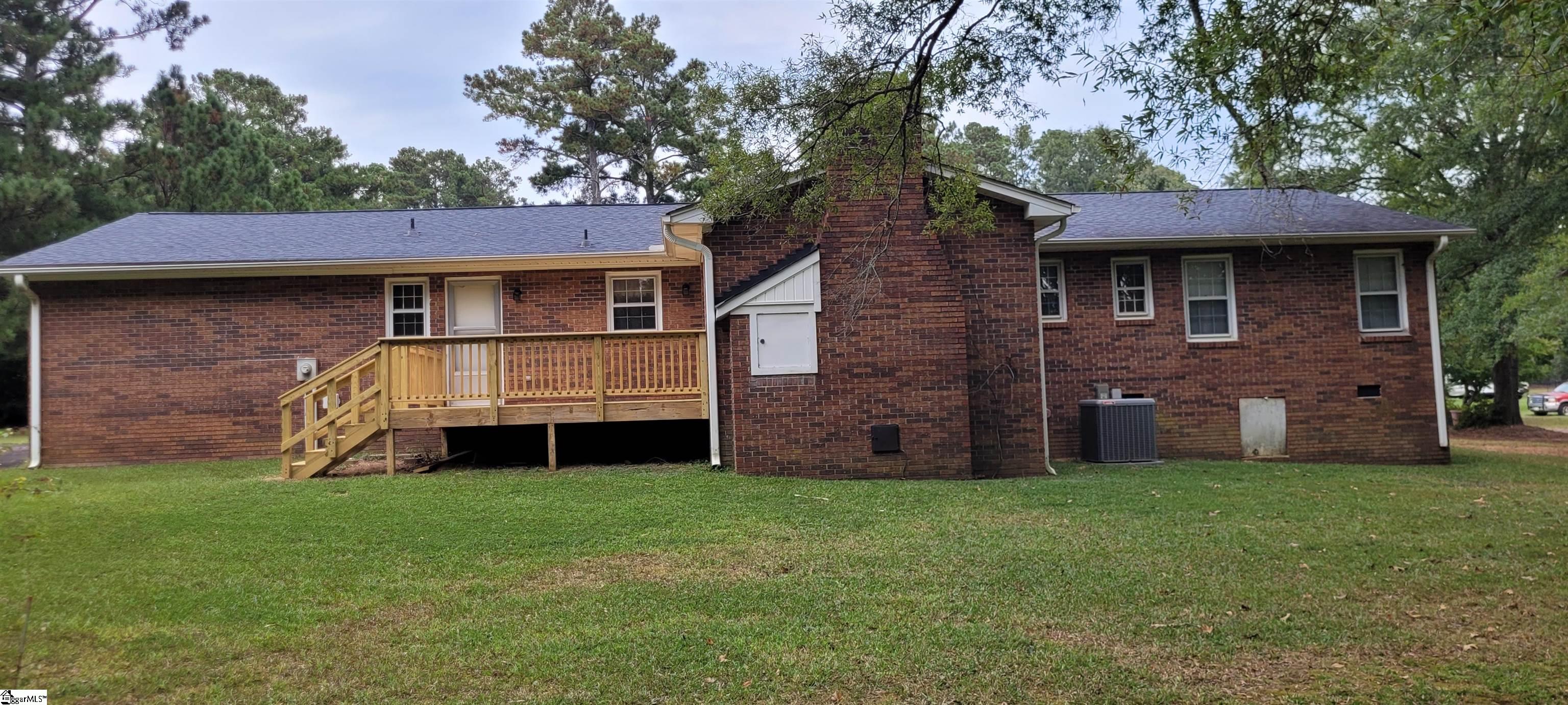 102 Brookwood Lane Greenwood, SC 29646