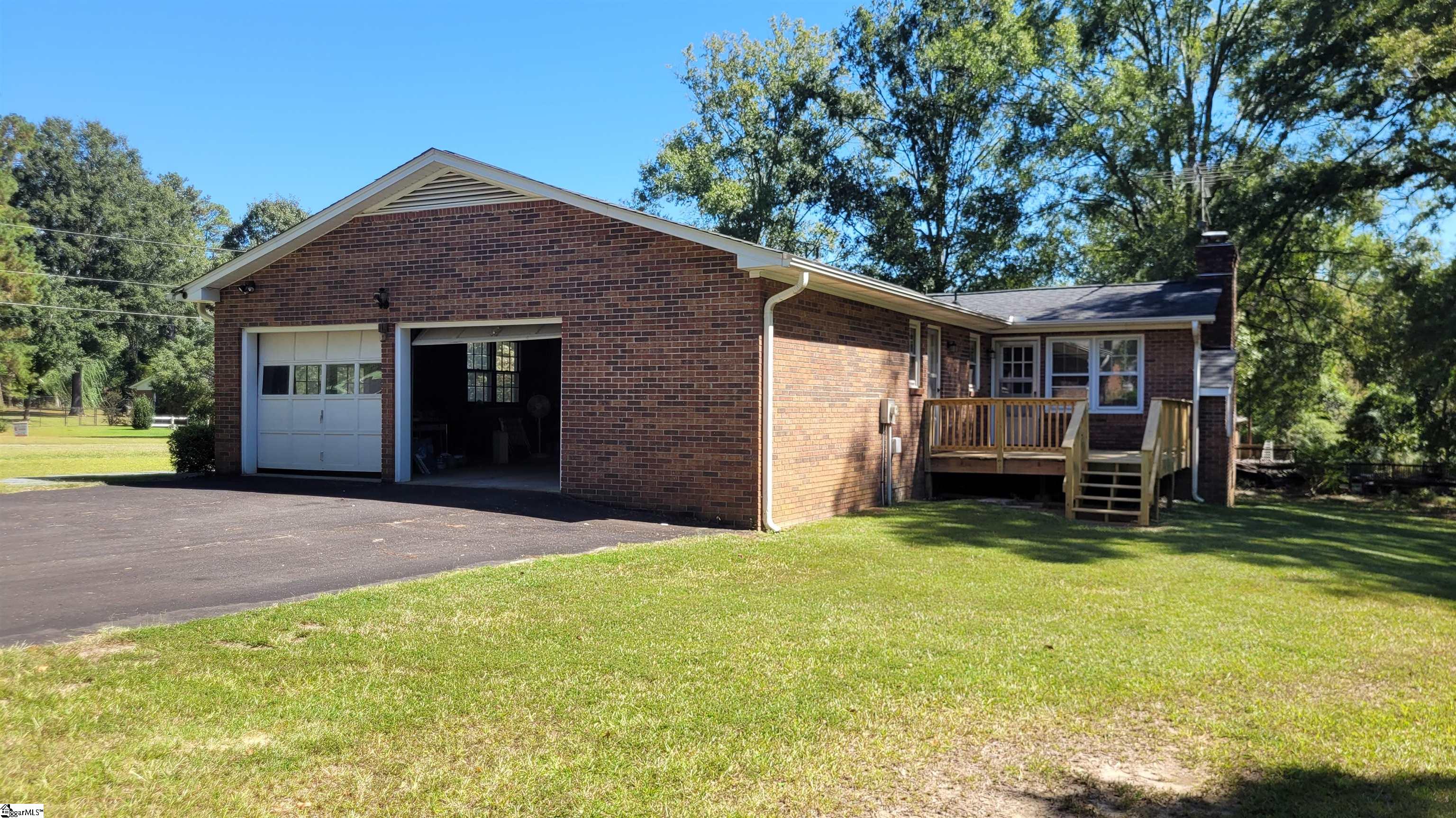 102 Brookwood Lane Greenwood, SC 29646