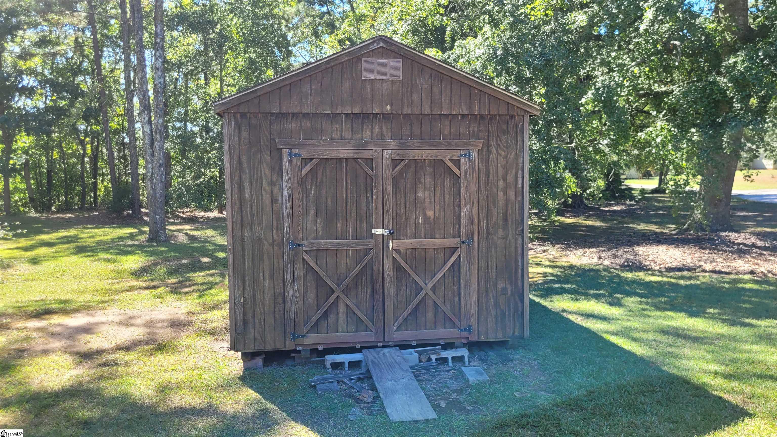 102 Brookwood Lane Greenwood, SC 29646