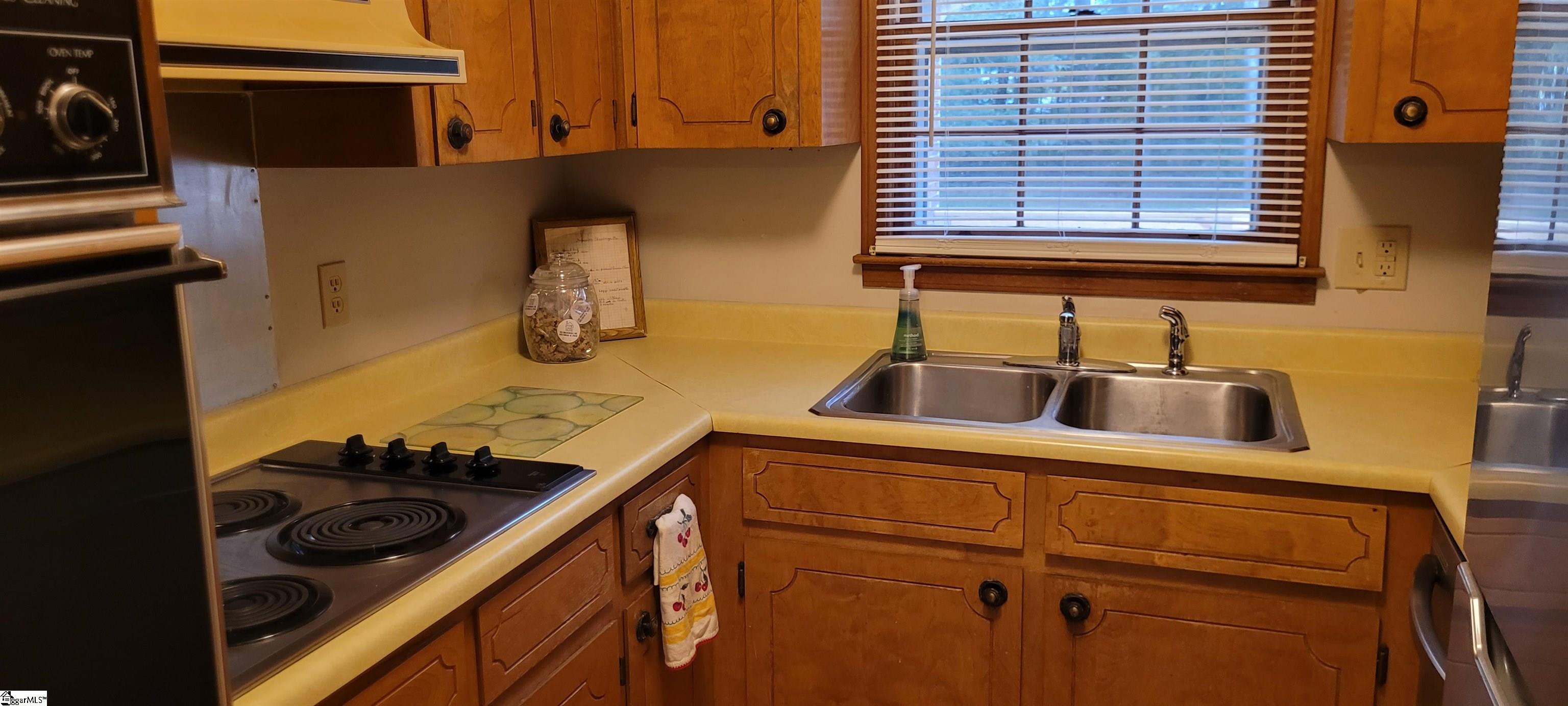 102 Brookwood Lane Greenwood, SC 29646