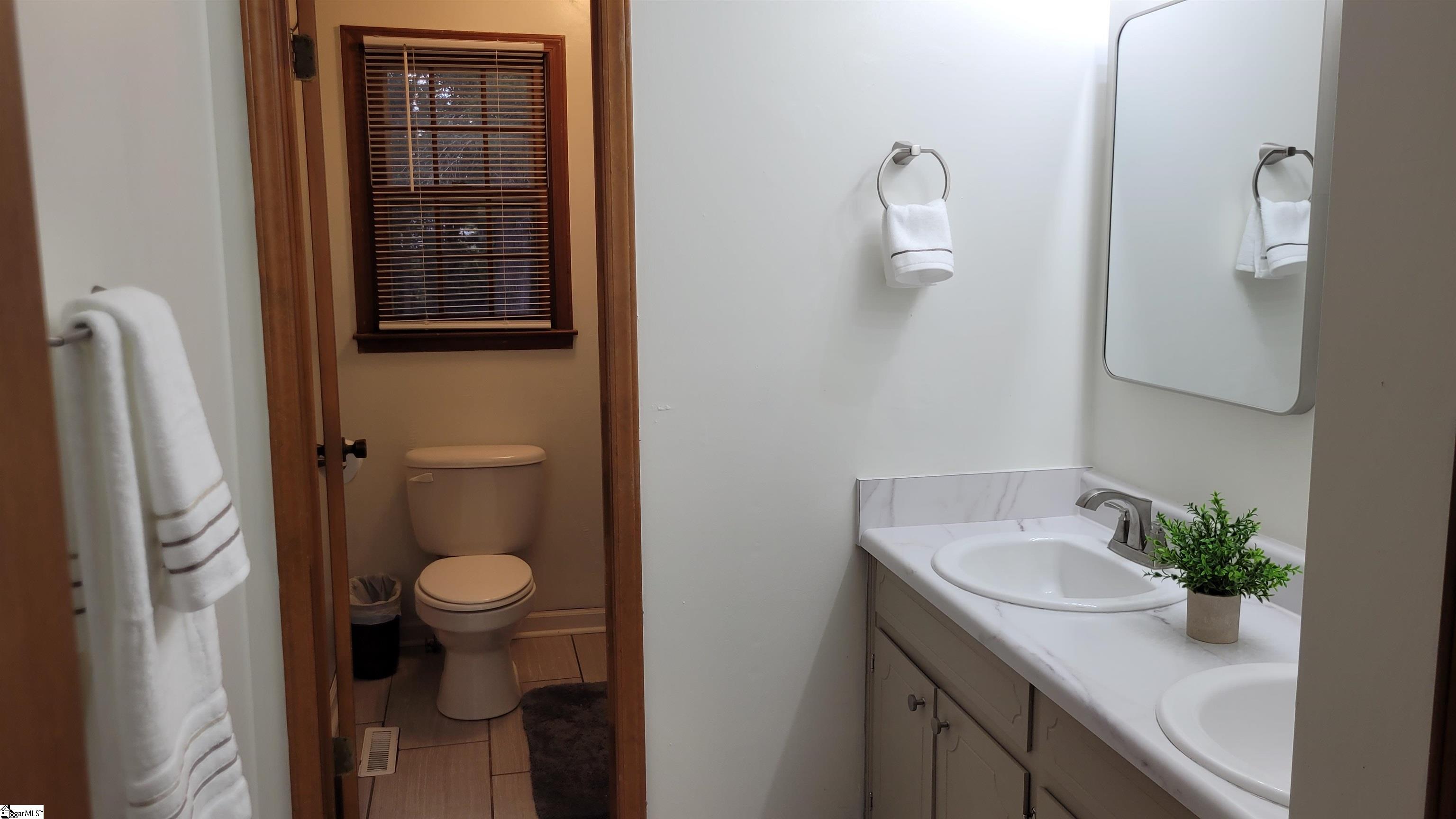 102 Brookwood Lane Greenwood, SC 29646
