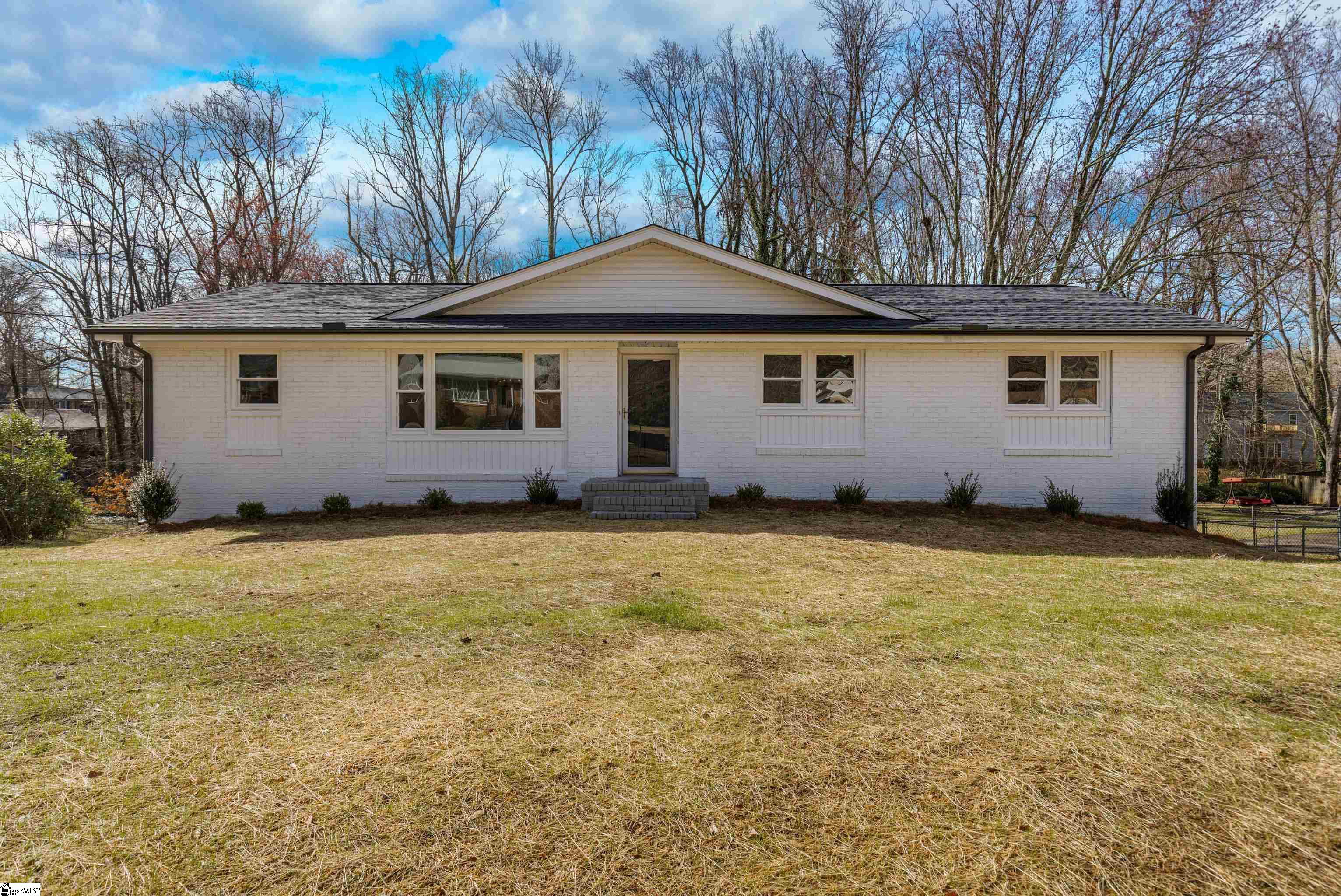 11 Longmeadow Road Taylors, SC 29687