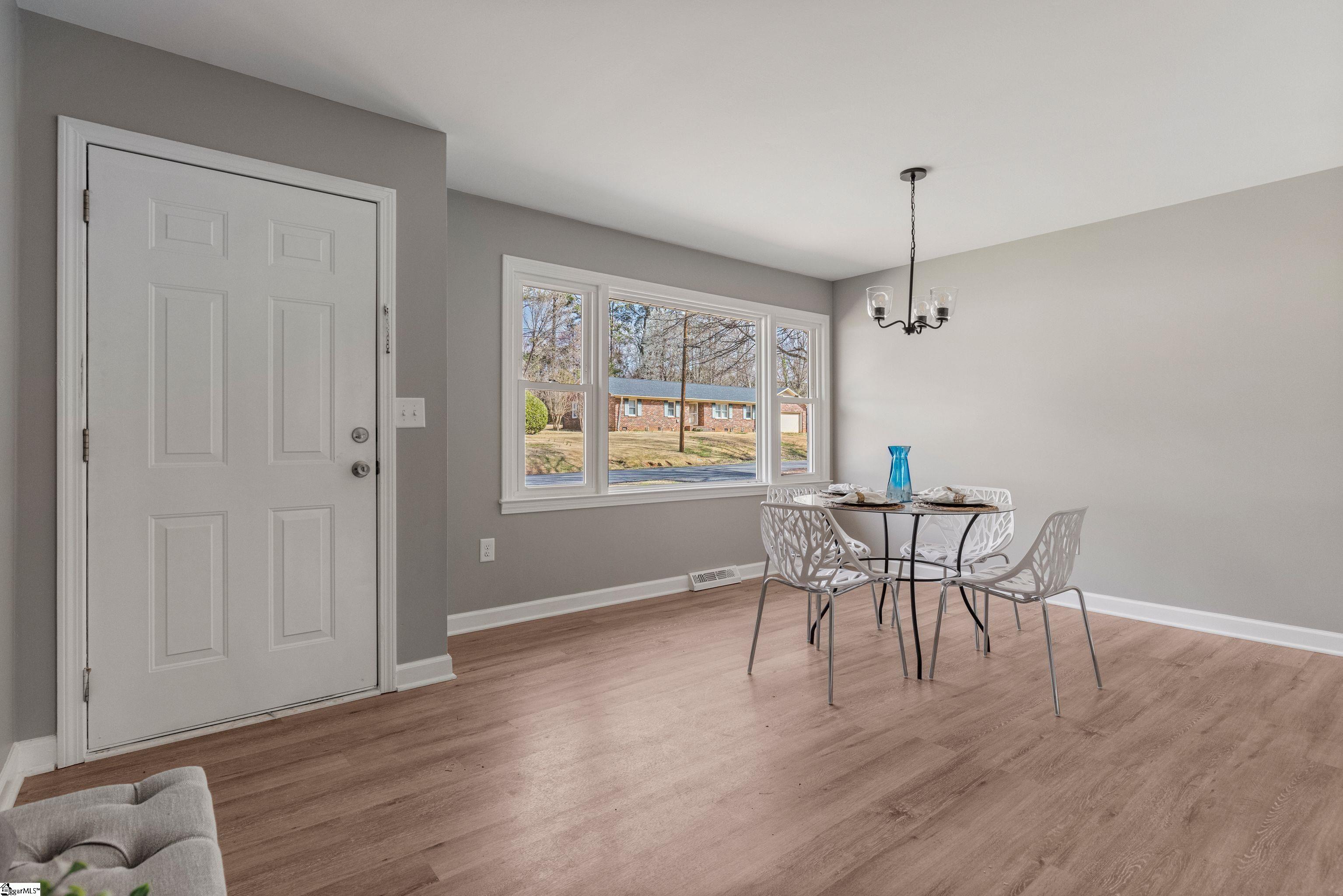 11 Longmeadow Road Taylors, SC 29687