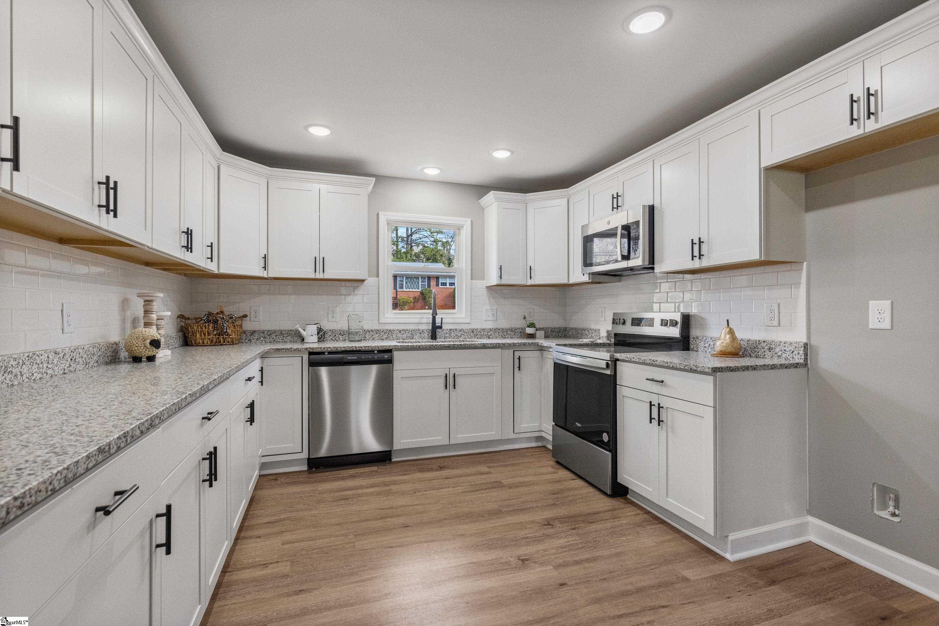 11 Longmeadow Road Taylors, SC 29687