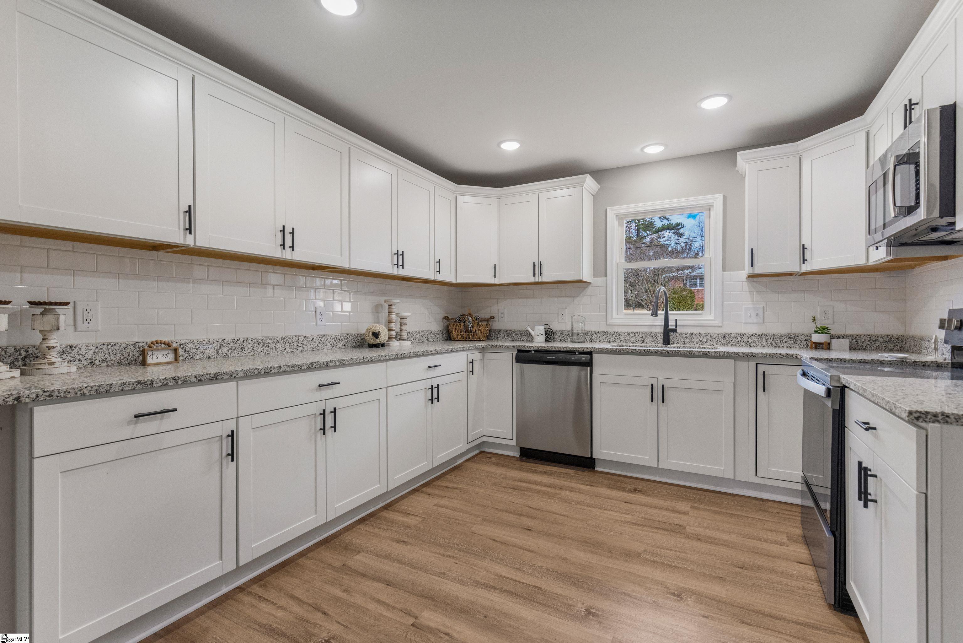 11 Longmeadow Road Taylors, SC 29687