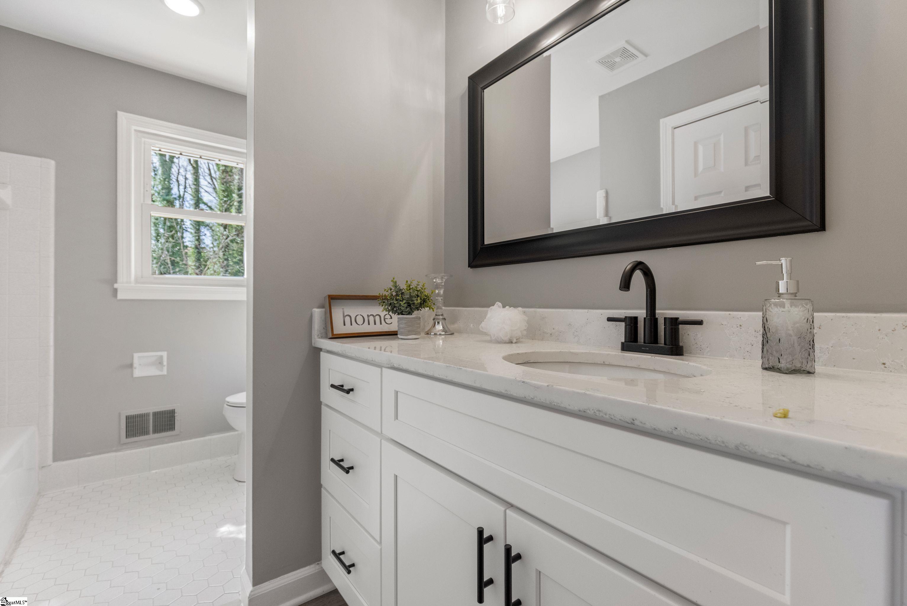 11 Longmeadow Road Taylors, SC 29687