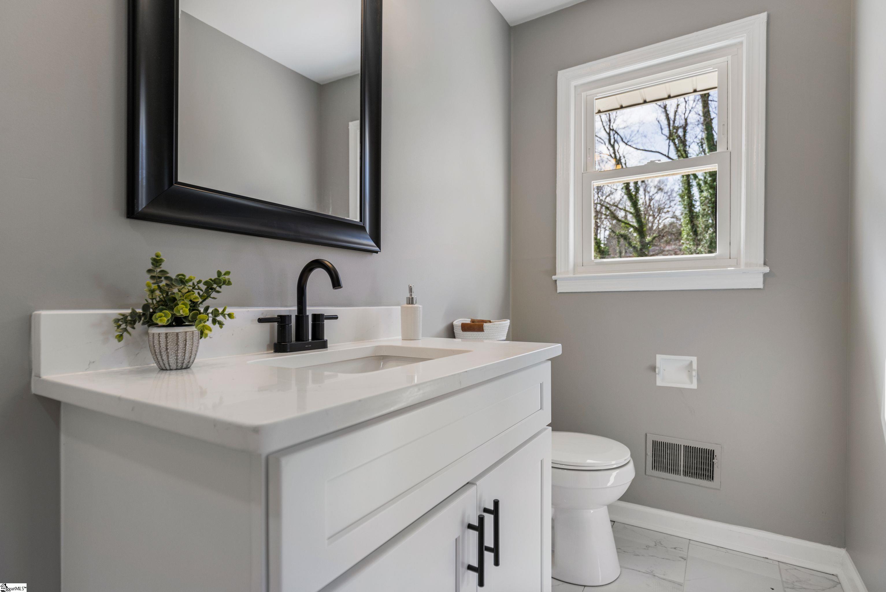11 Longmeadow Road Taylors, SC 29687
