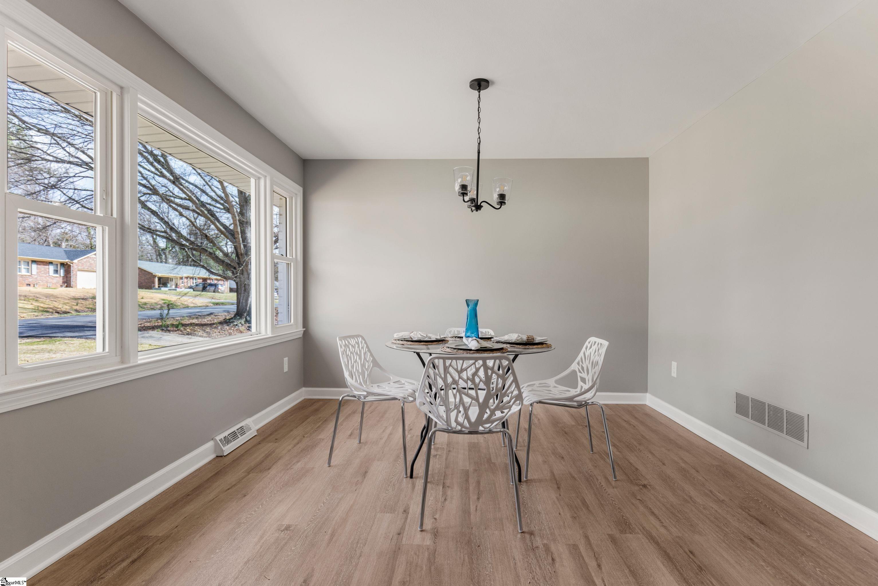 11 Longmeadow Road Taylors, SC 29687