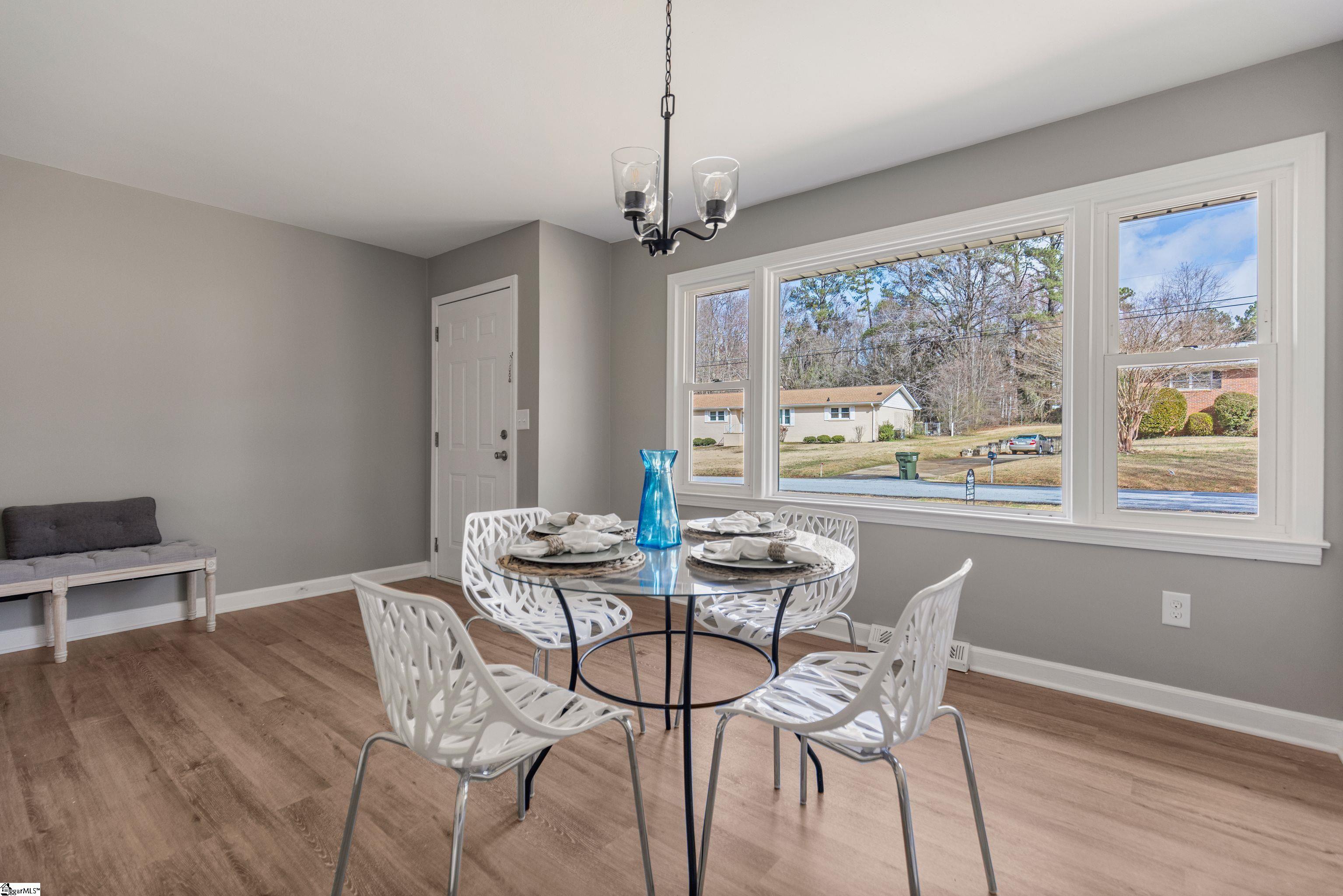 11 Longmeadow Road Taylors, SC 29687