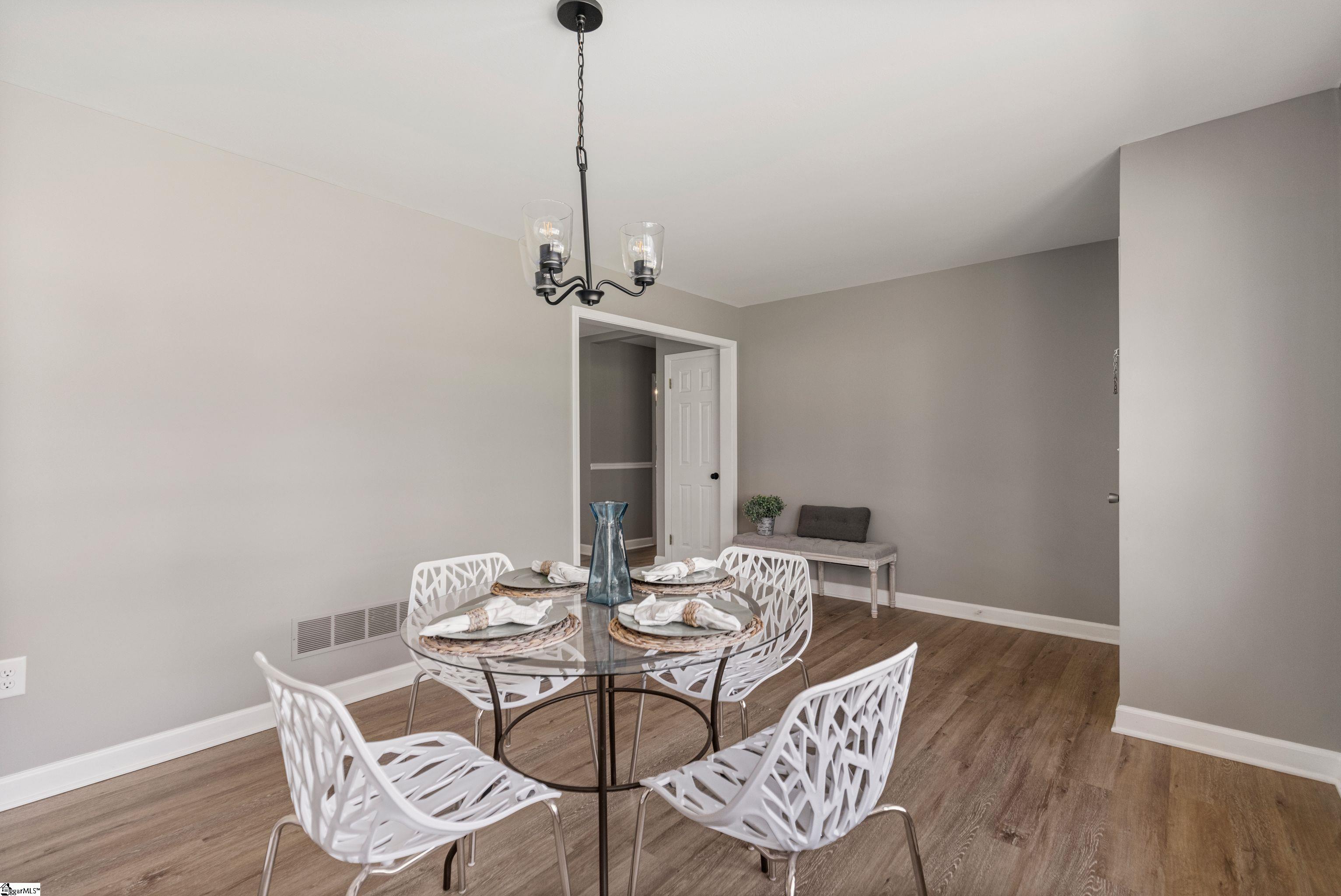 11 Longmeadow Road Taylors, SC 29687