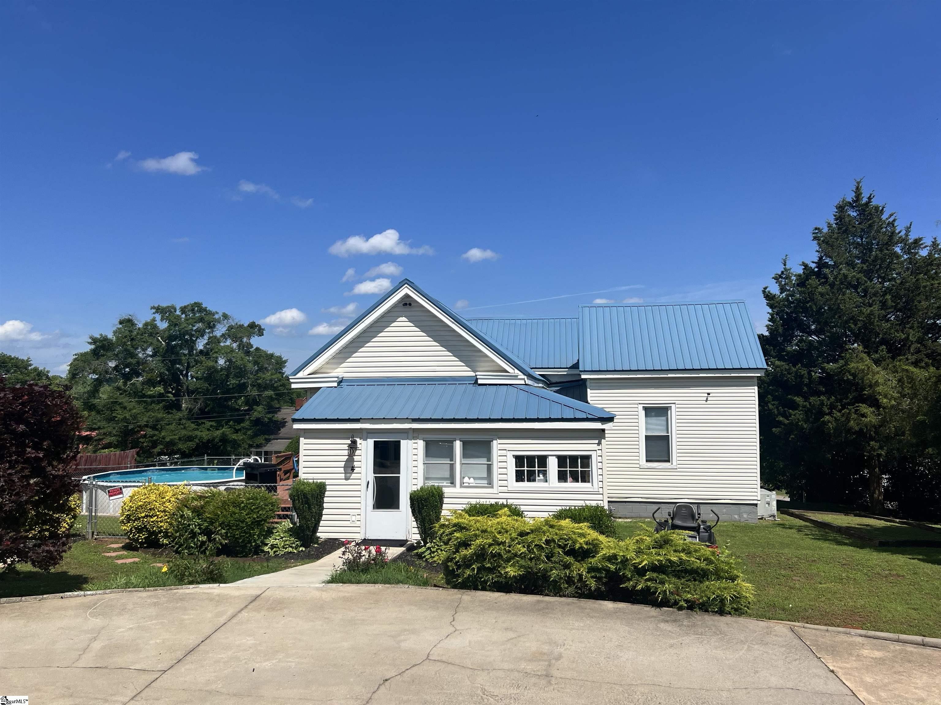 4 Courtney Street Pelzer, SC 29669